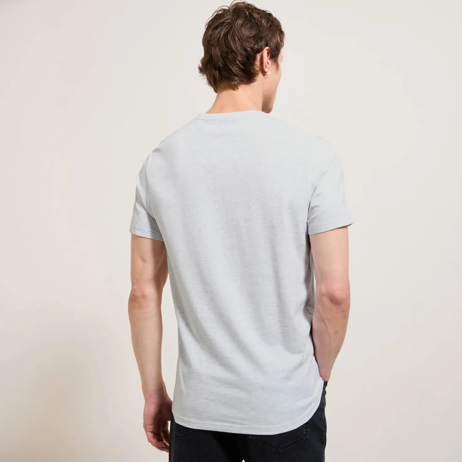 Basic T-shirt met V-hals in biokatoenn