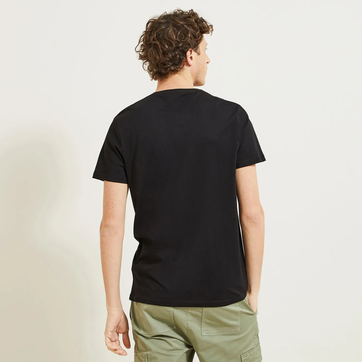 Basic T-shirt met V-hals in biokatoenn
