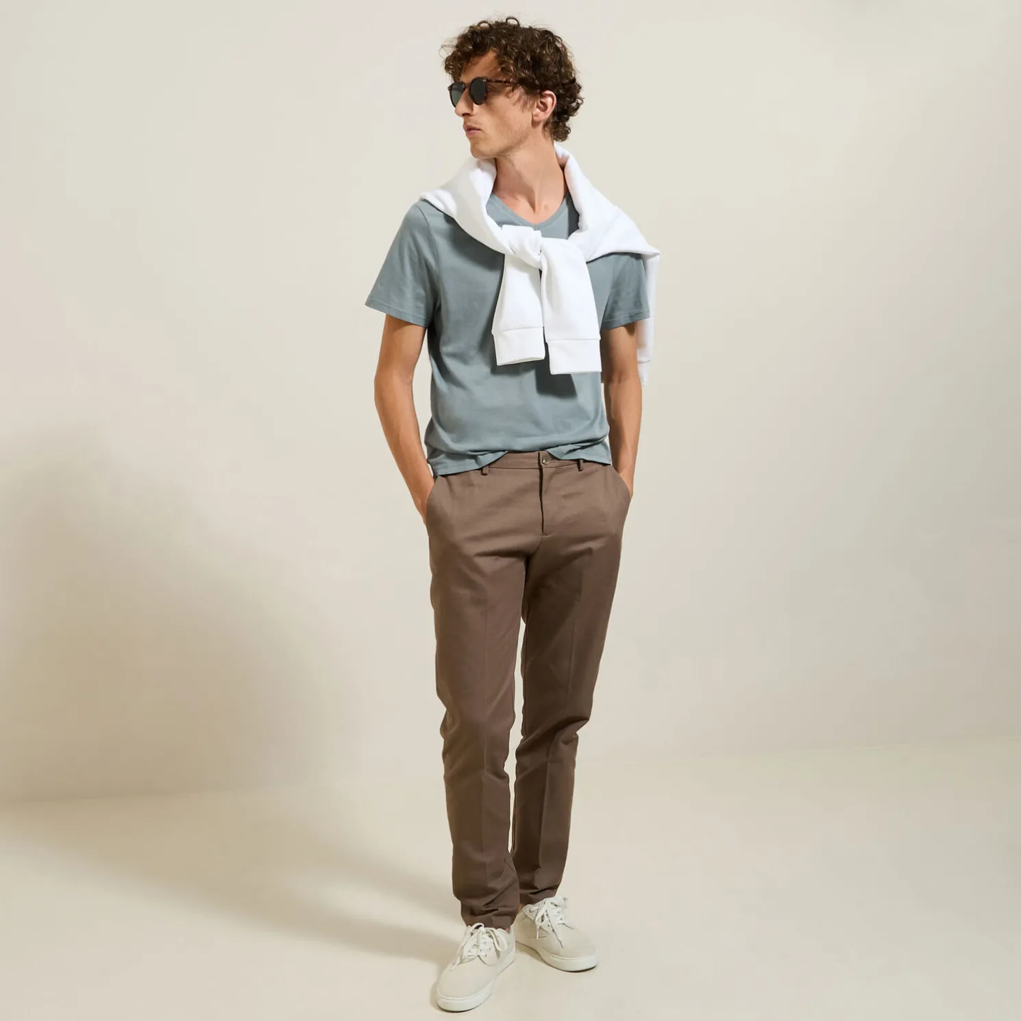 Basic T-shirt met V-hals in biokatoenn