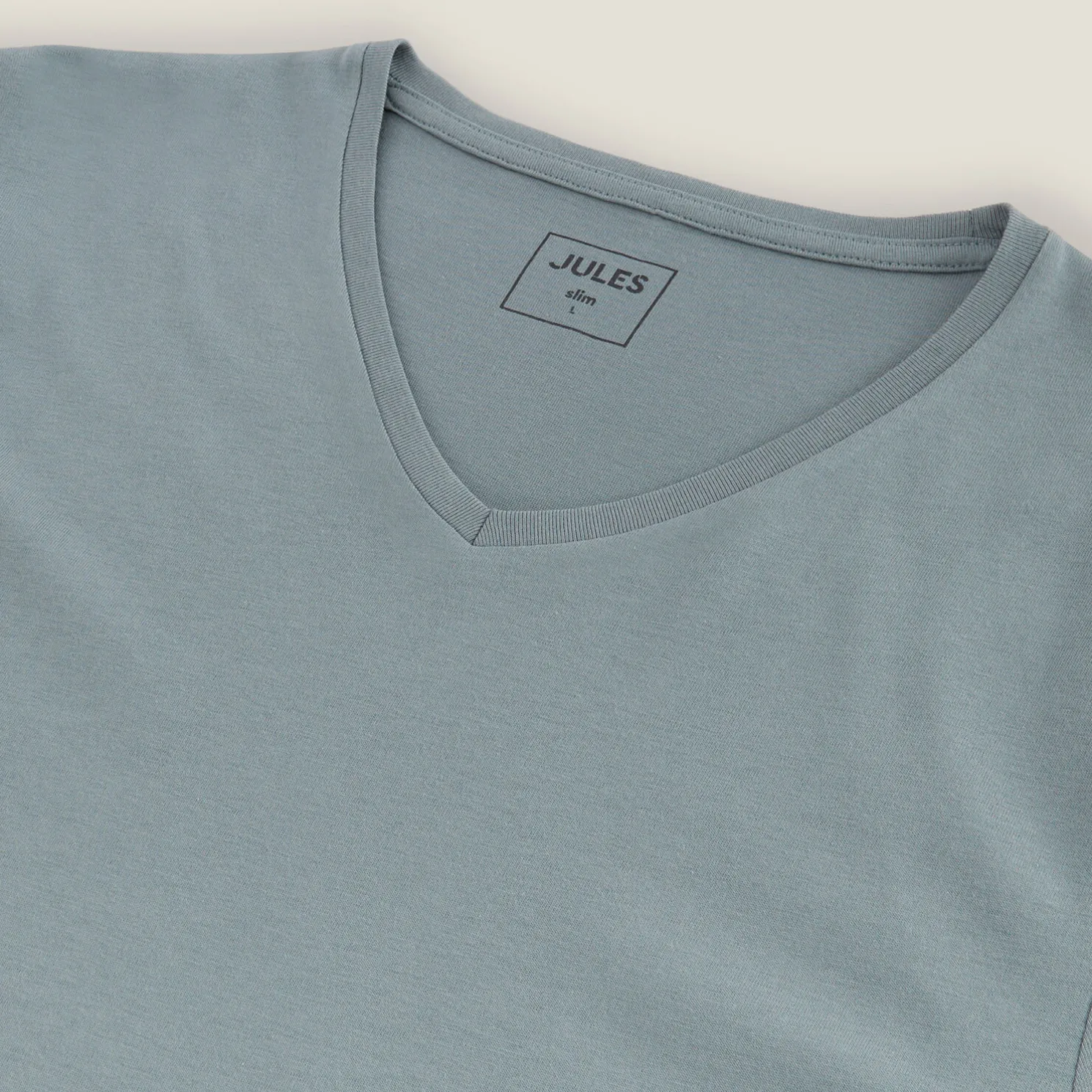 Basic T-shirt met V-hals in biokatoenn