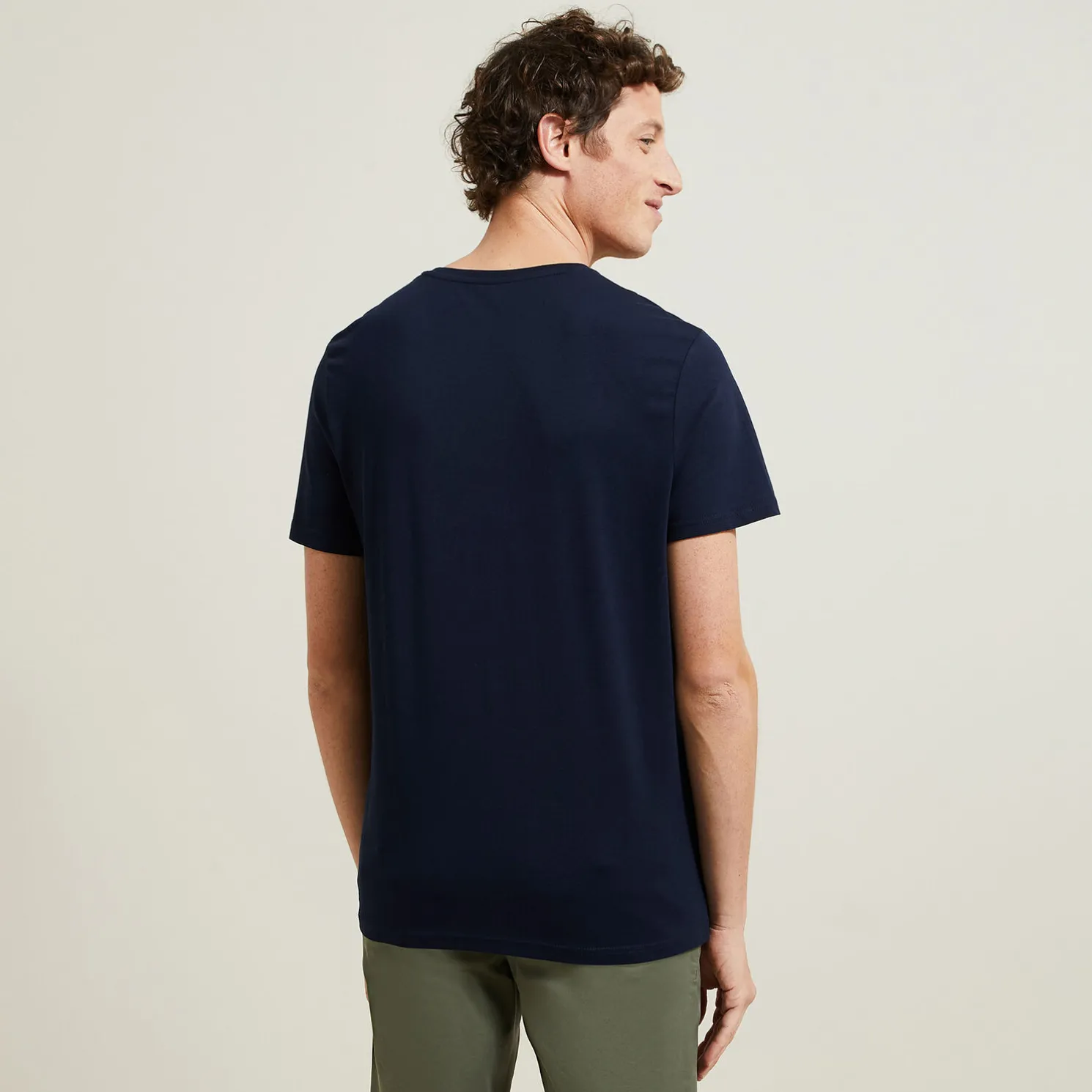 Basic T-shirt met V-hals in biokatoenn