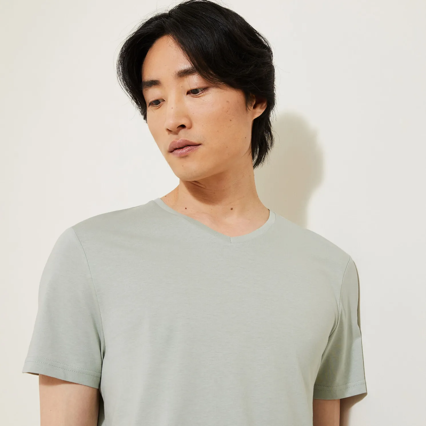 Basic T-shirt met V-hals in biokatoenn