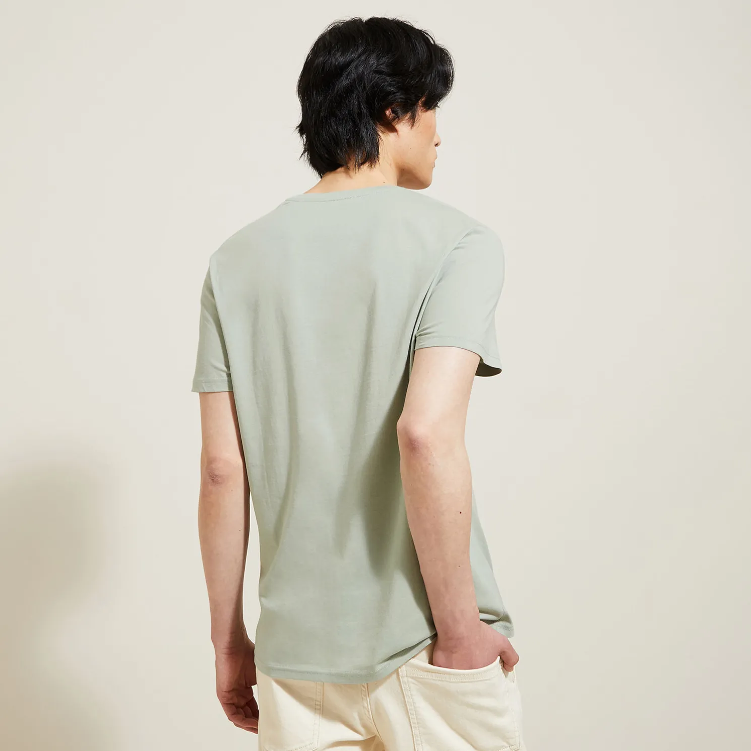 Basic T-shirt met V-hals in biokatoenn