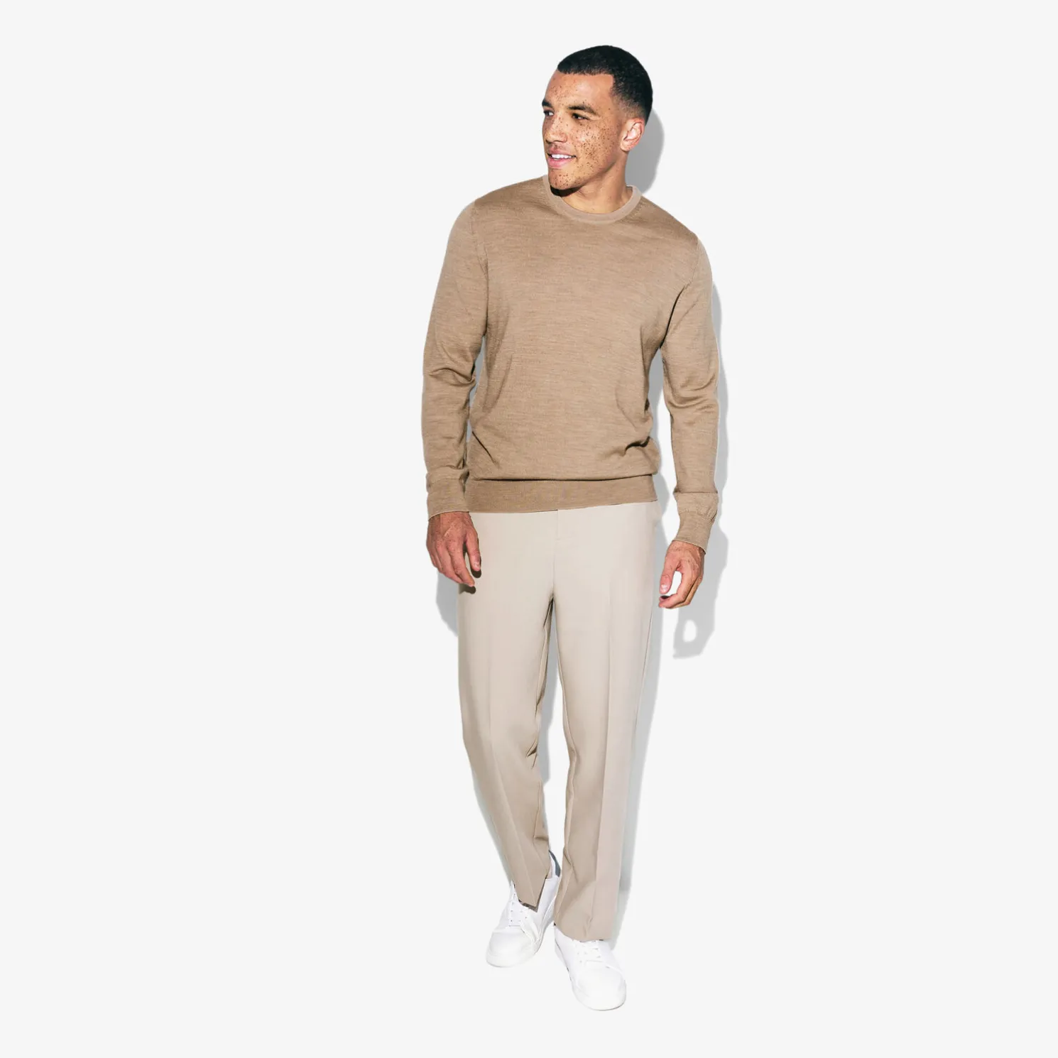 Brede chinobroek met plooien