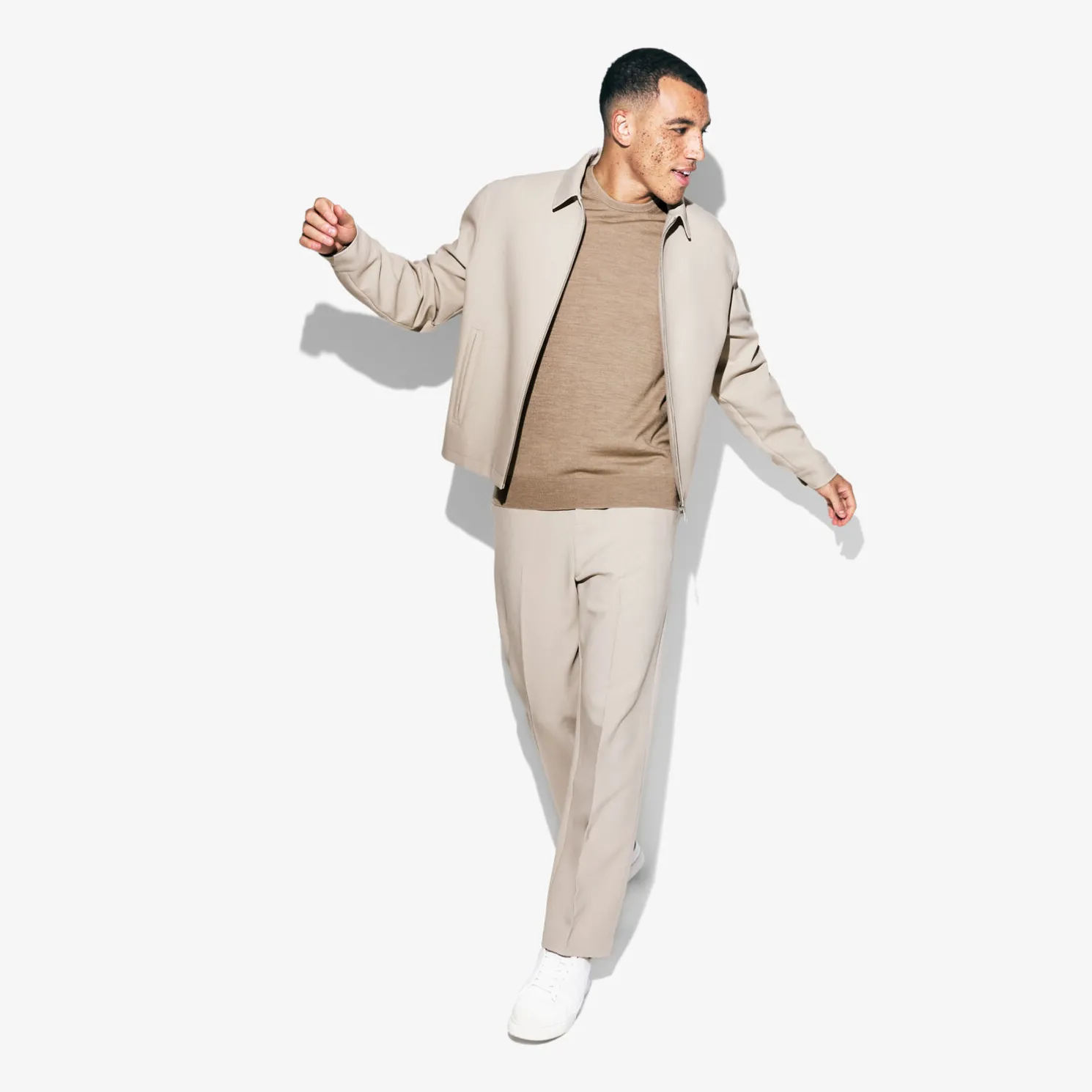 Brede chinobroek met plooien