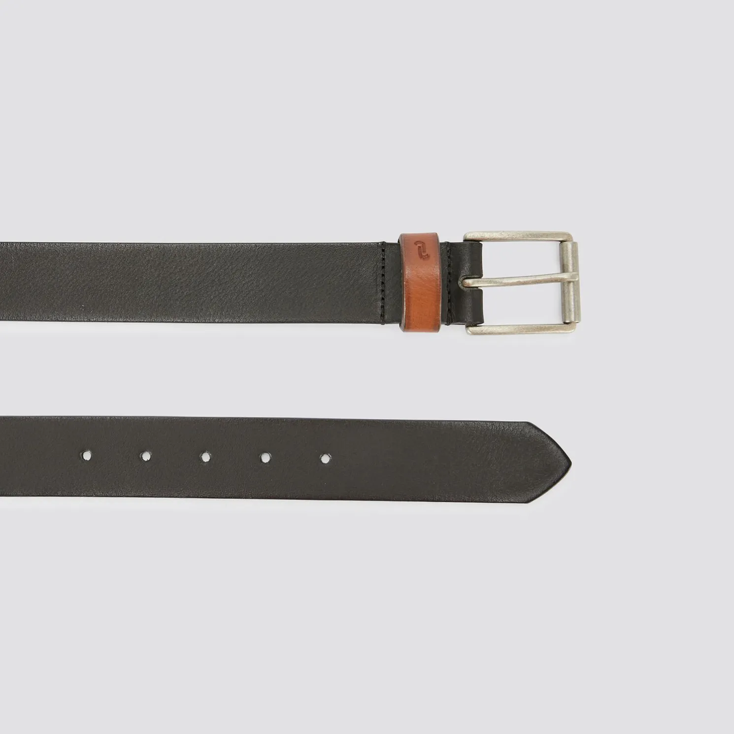 Brede leren riem met zichtbare nerf