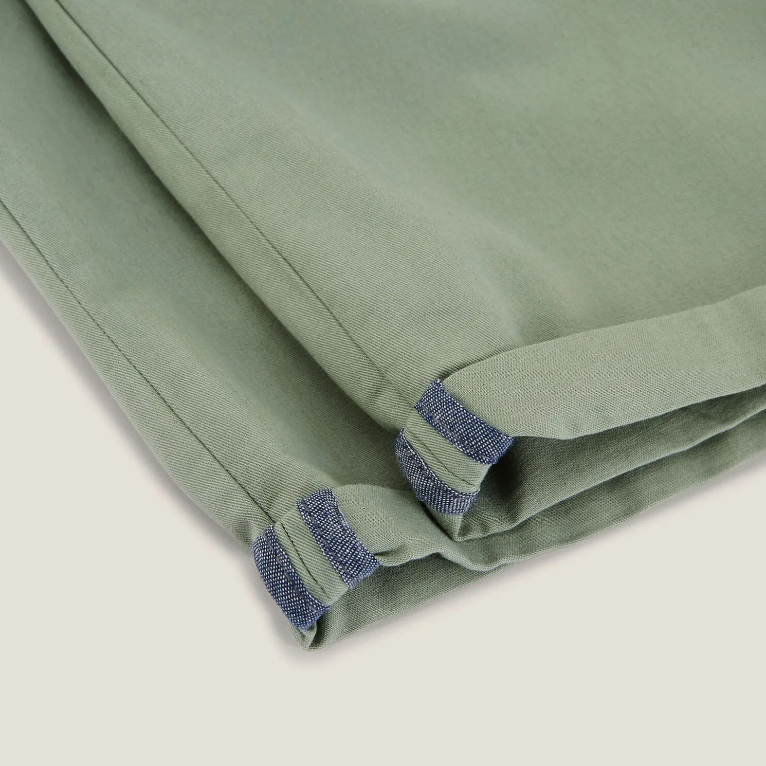 Chinobermuda met elastische taille