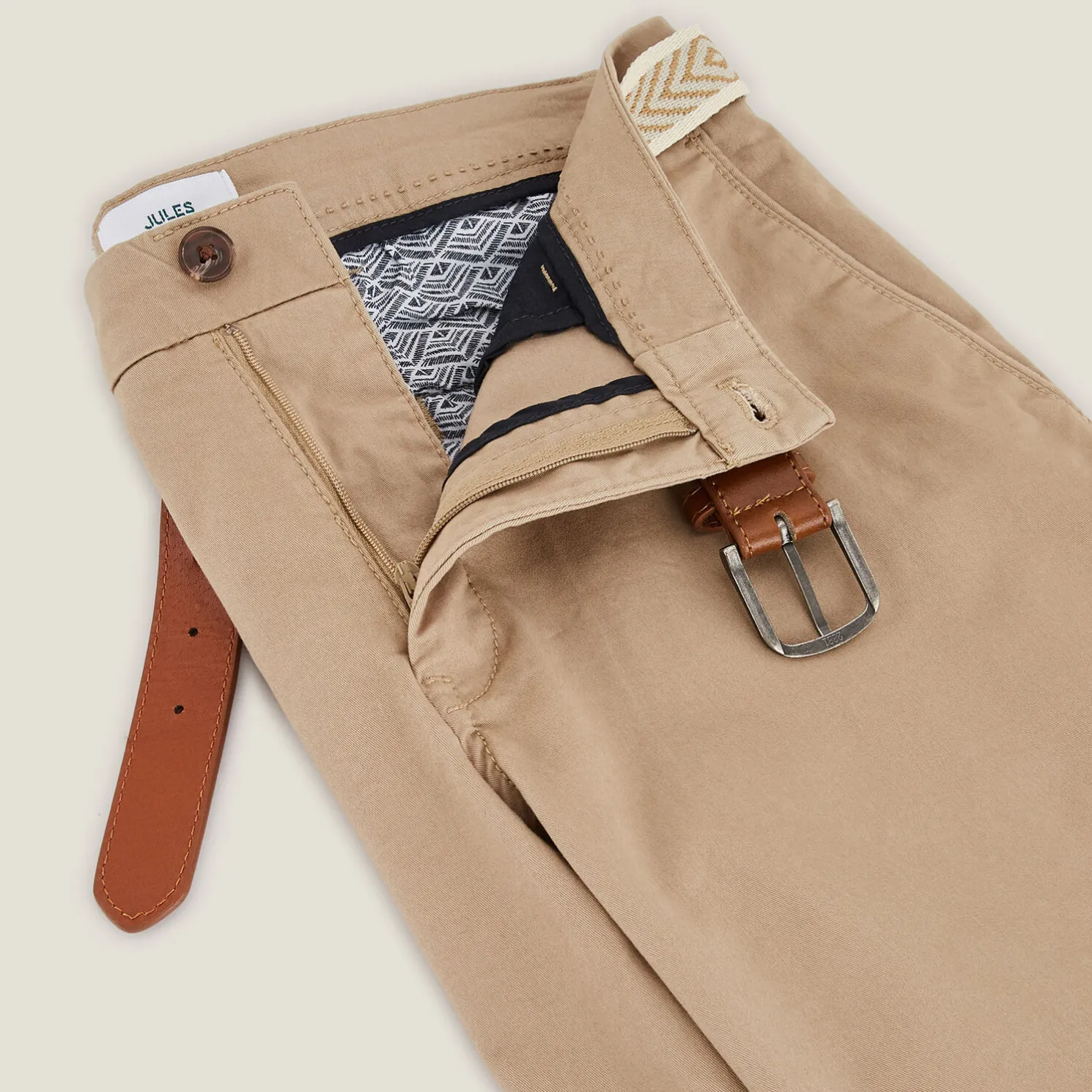 Effen chinobermuda met riem