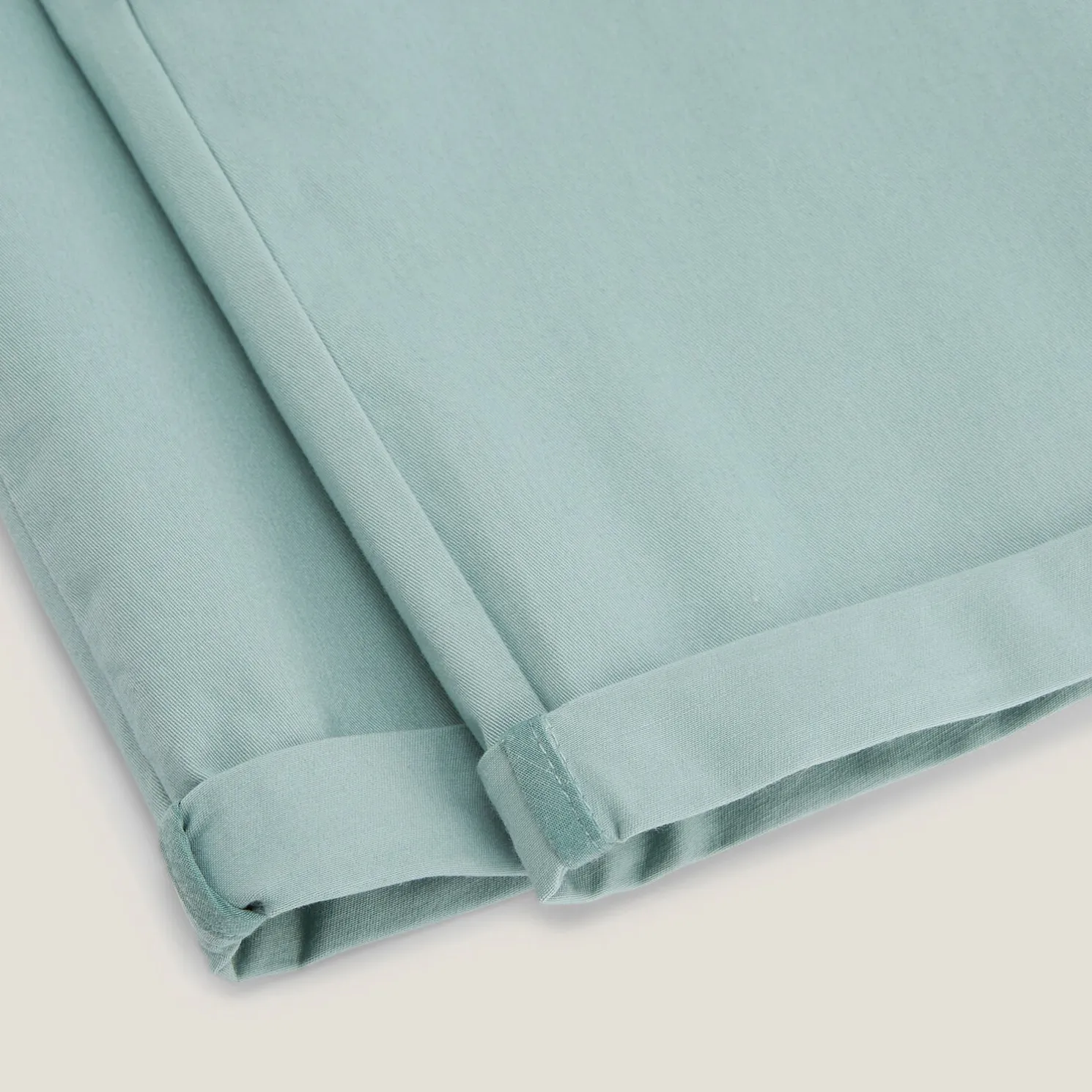 Effen chinobermuda met riem