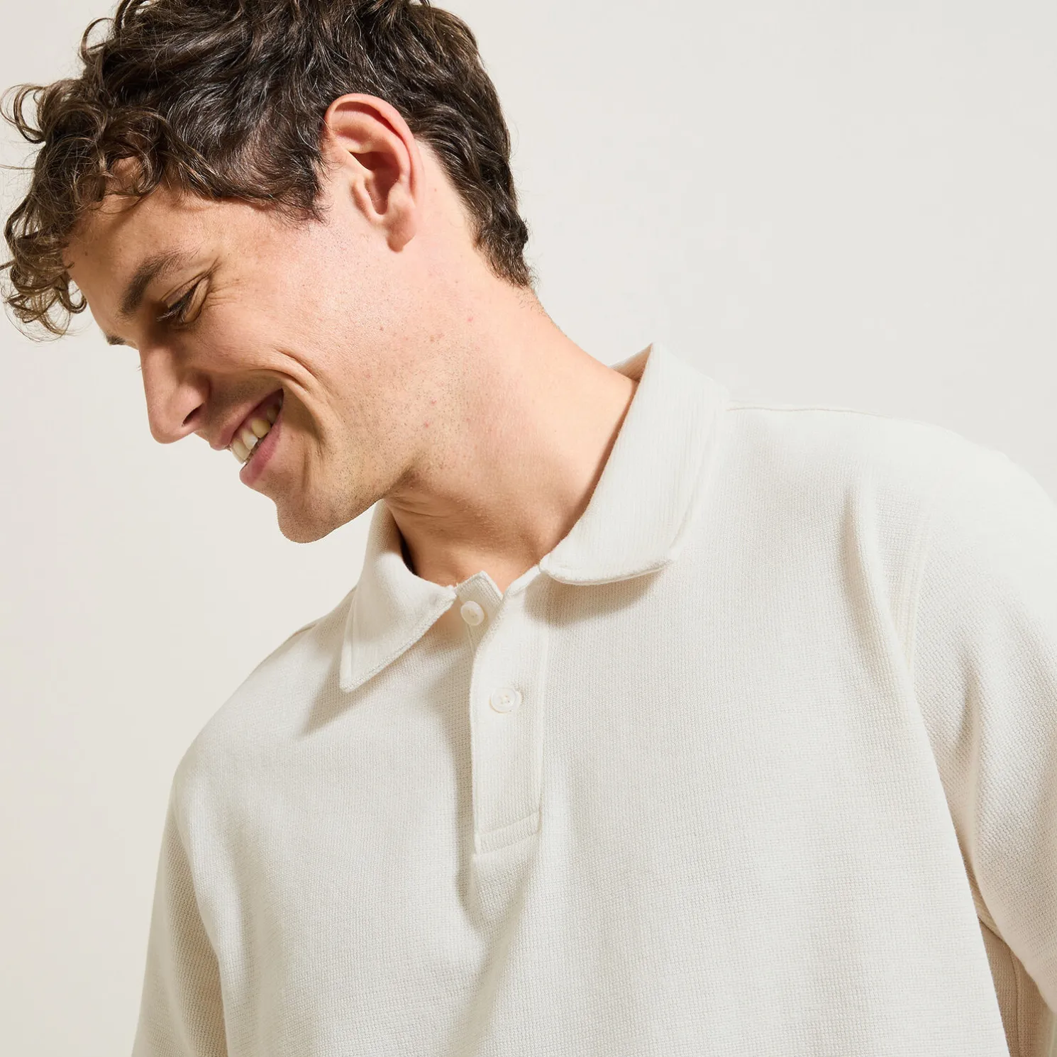 Effen relaxed polo met korte mouwen in textuurstof