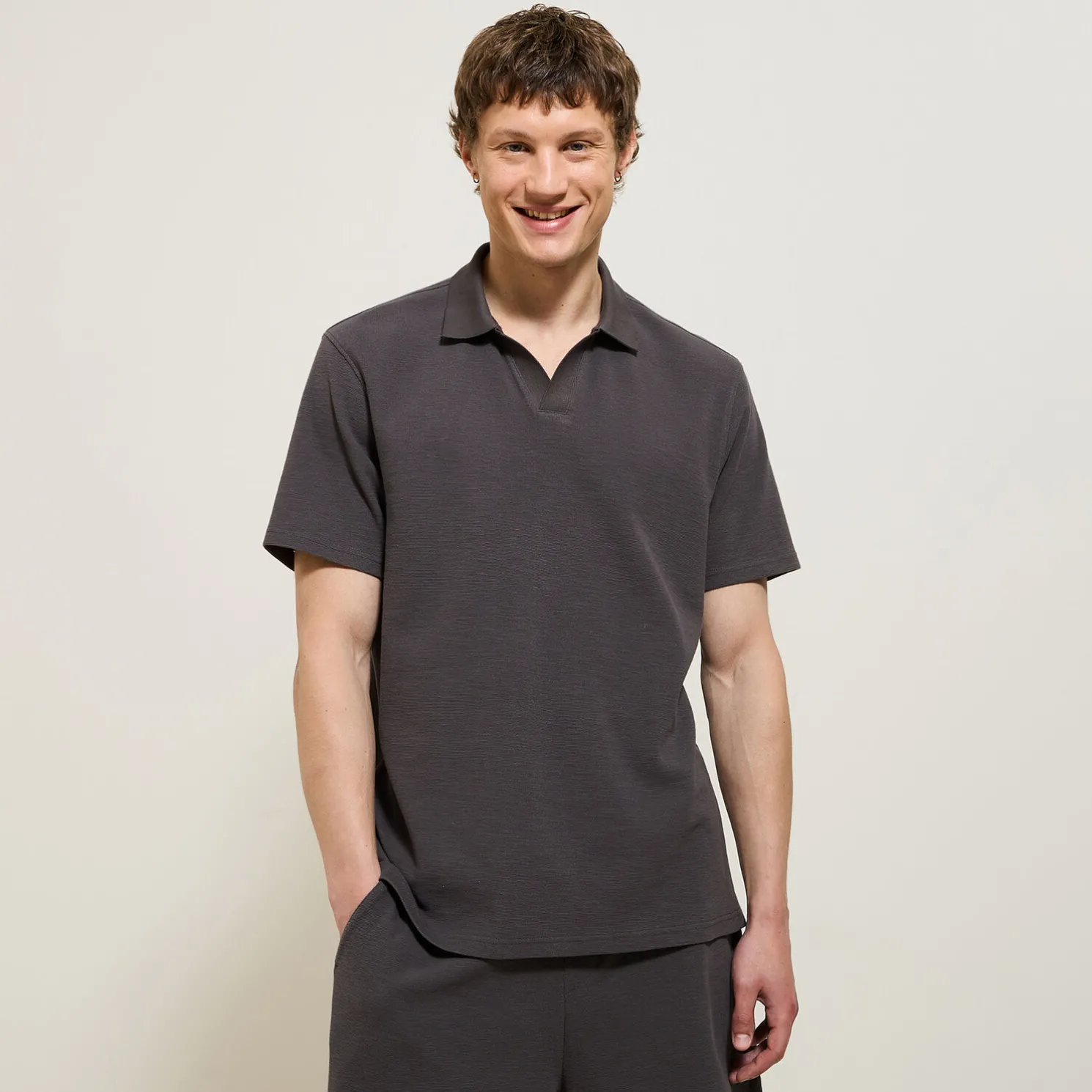 Effen relaxed polo met korte mouwen en resortkraag