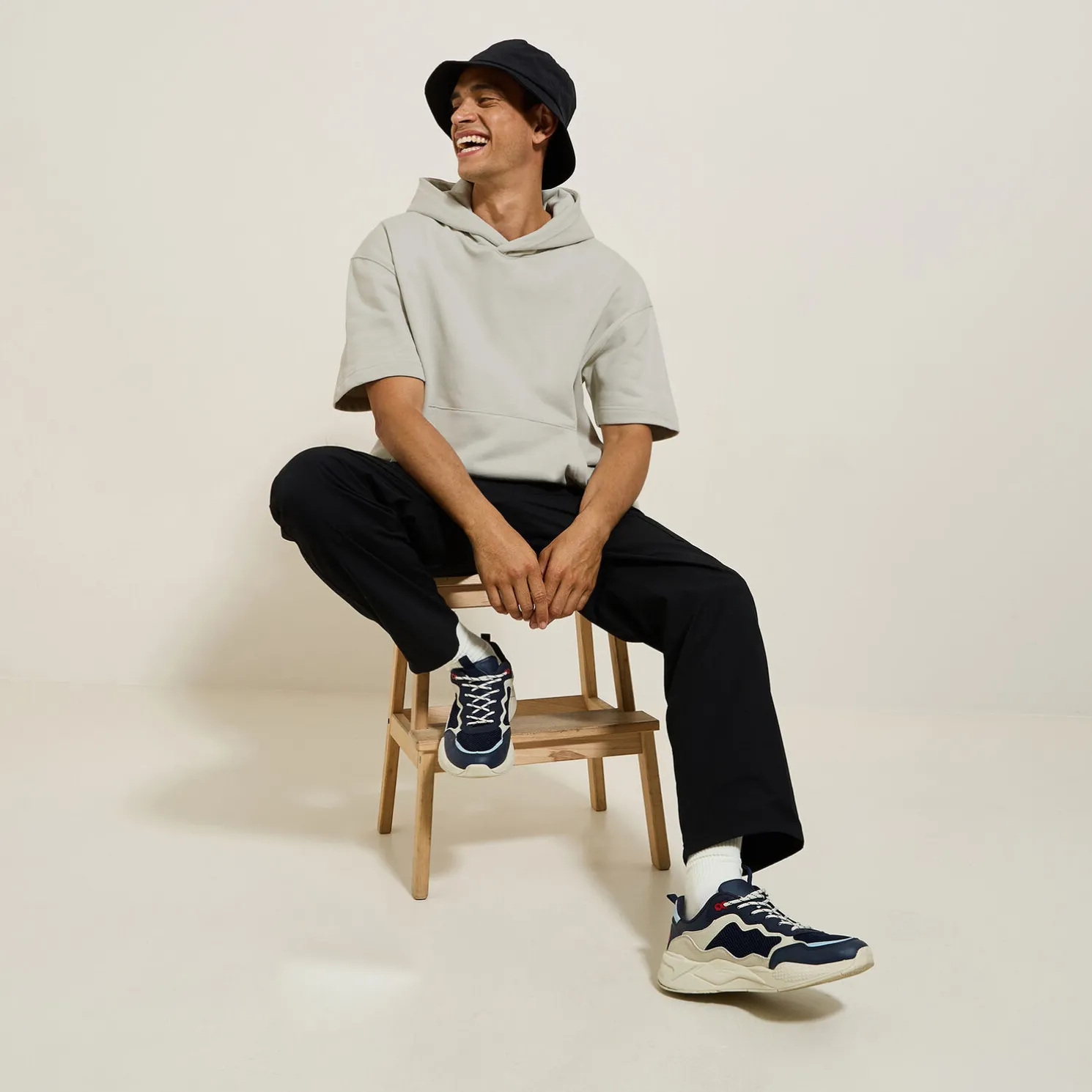 Effen sweater met kap en korte mouwen