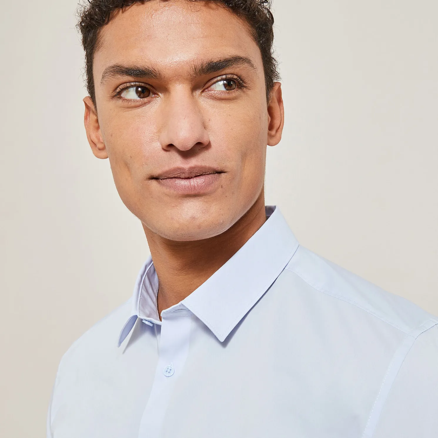 Extraslim effen hemd in gerecyclede polyamide