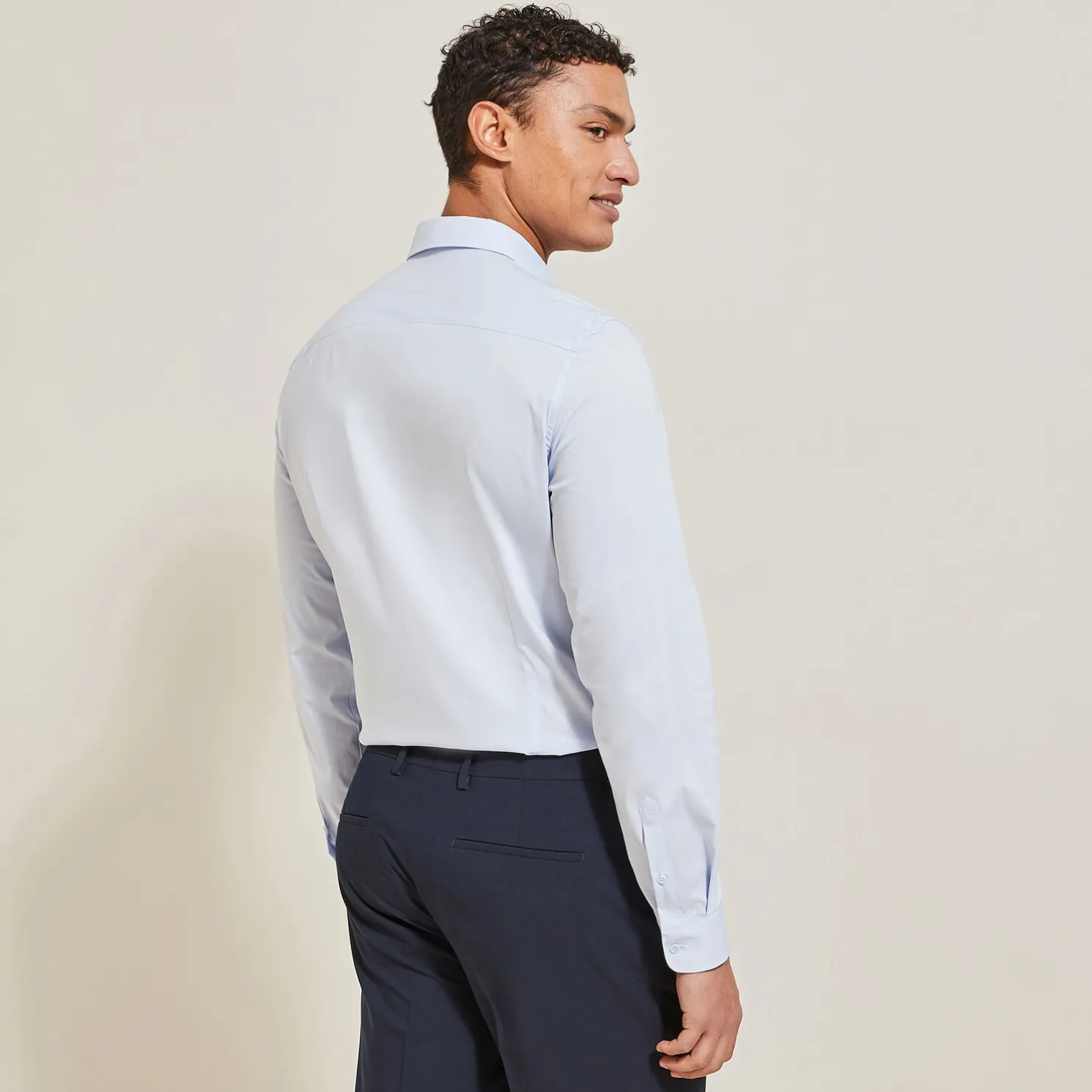 Extraslim effen hemd in gerecyclede polyamide