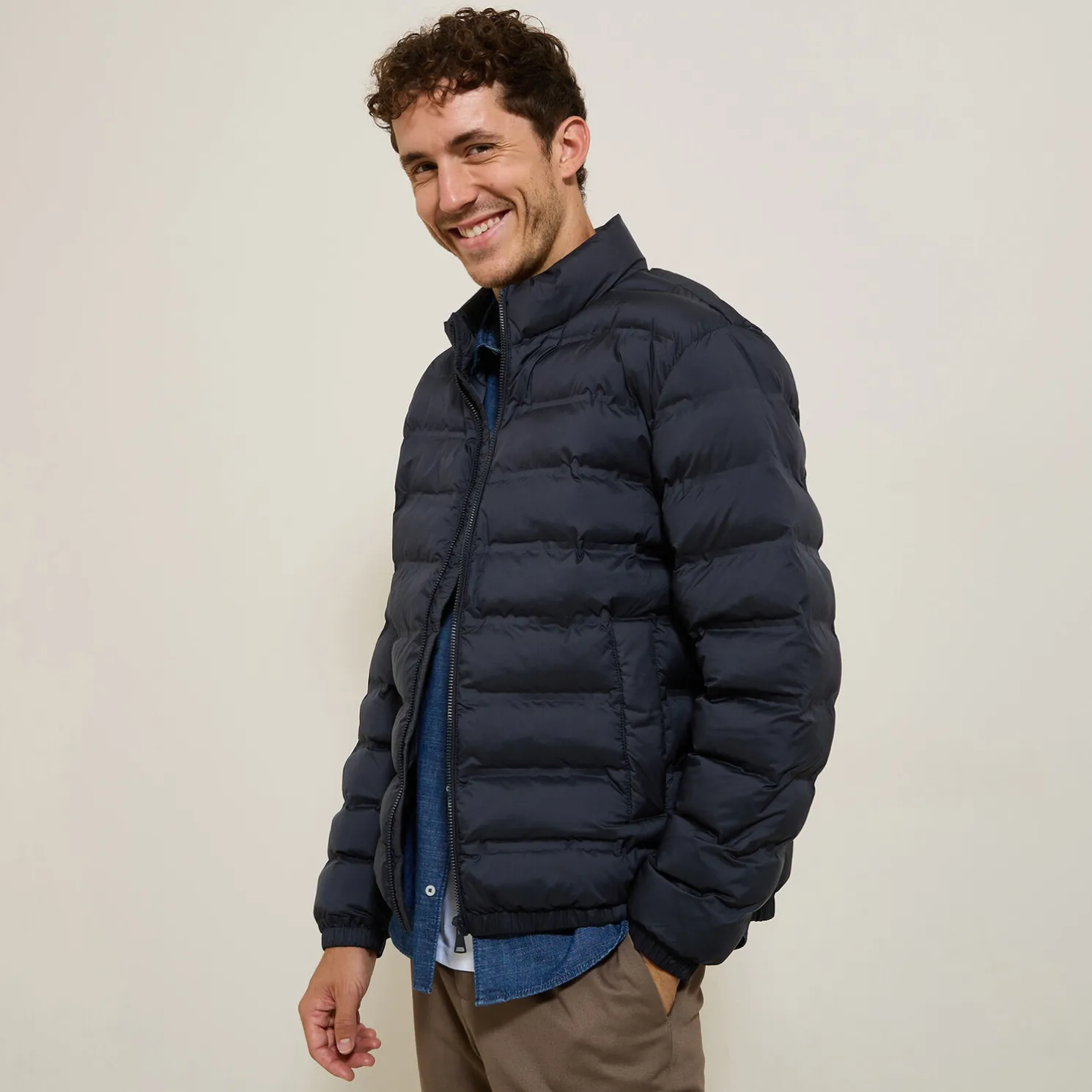 Licht donsjack met opstaande kraag