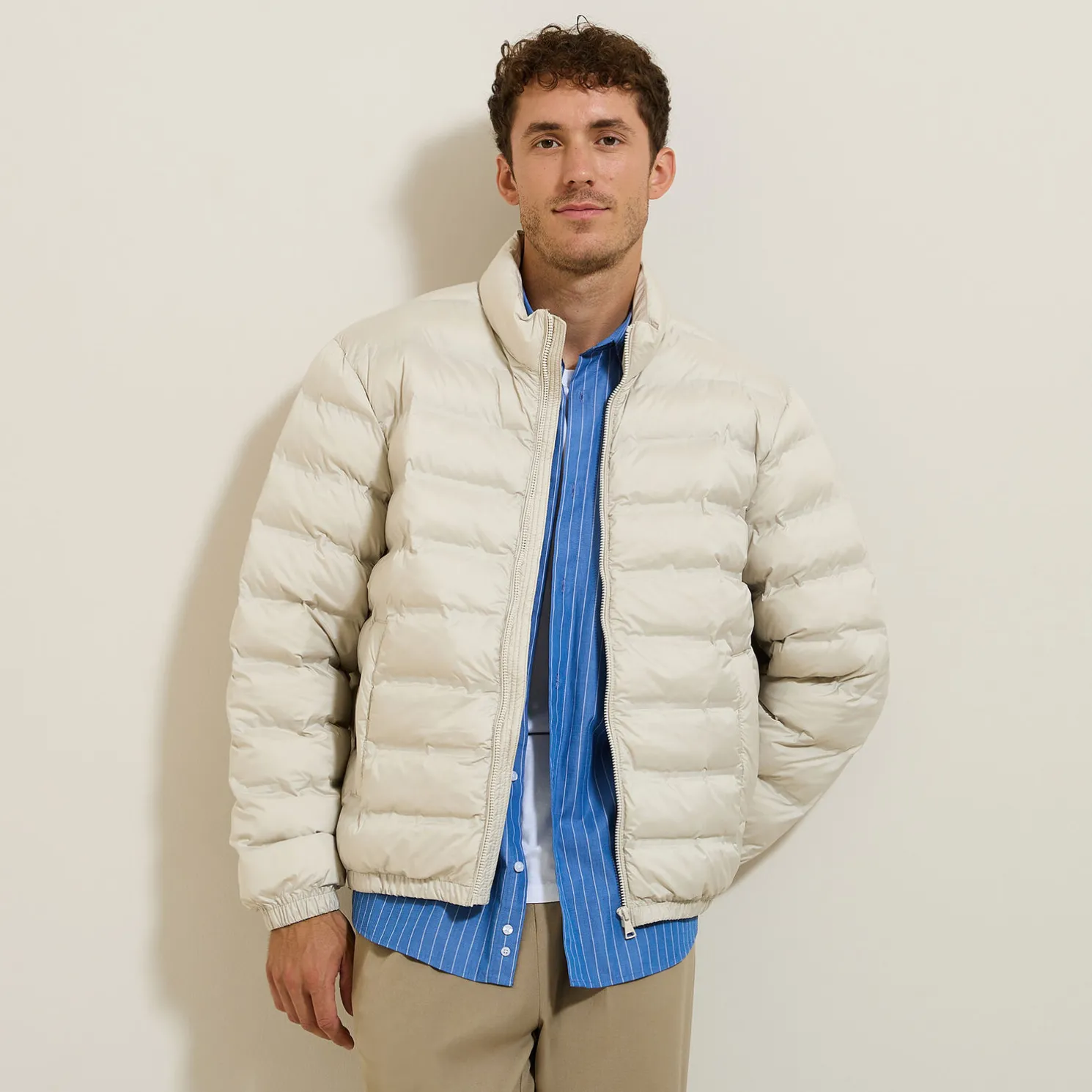 Licht donsjack met opstaande kraag