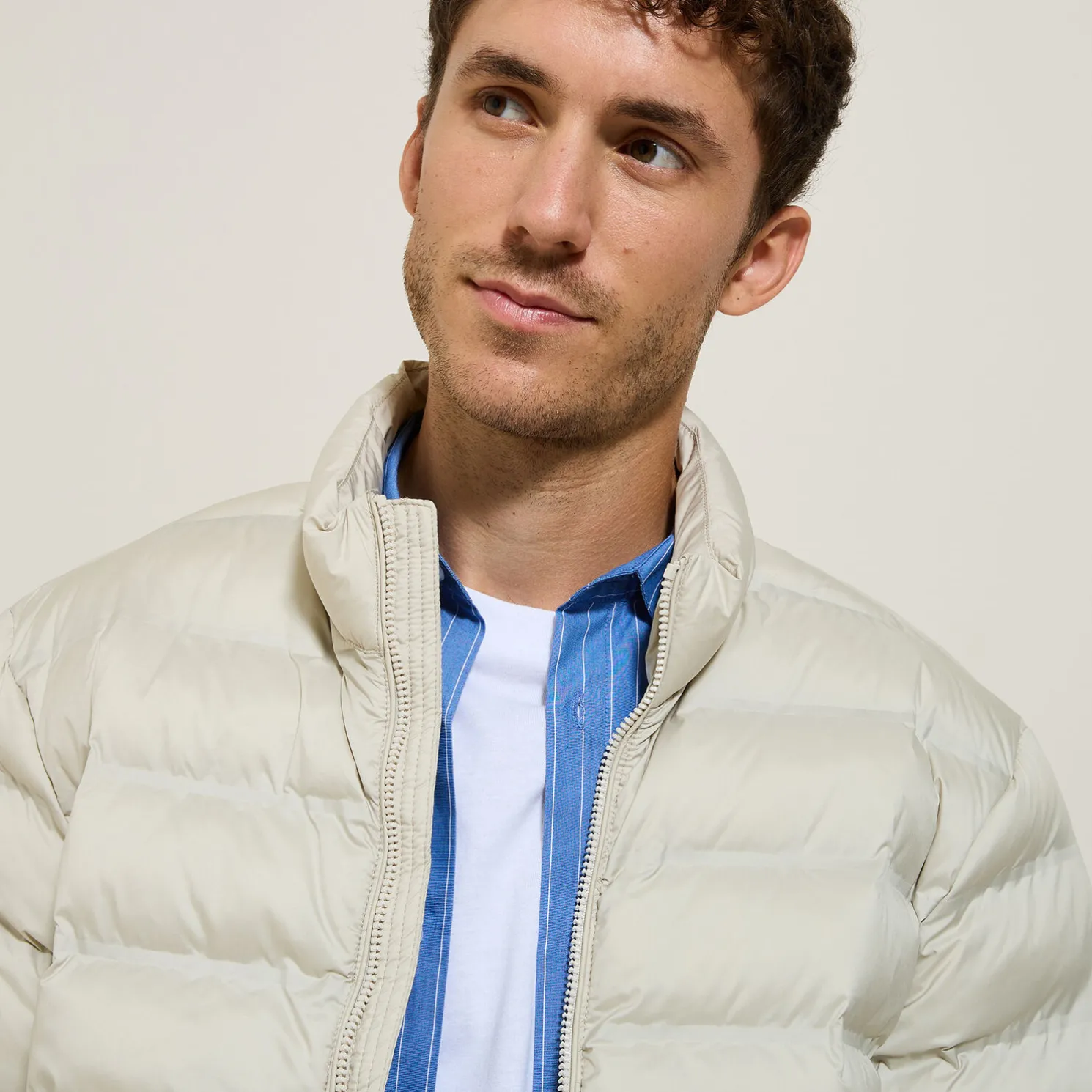 Licht donsjack met opstaande kraag