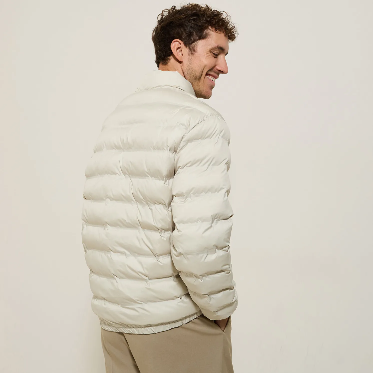 Licht donsjack met opstaande kraag