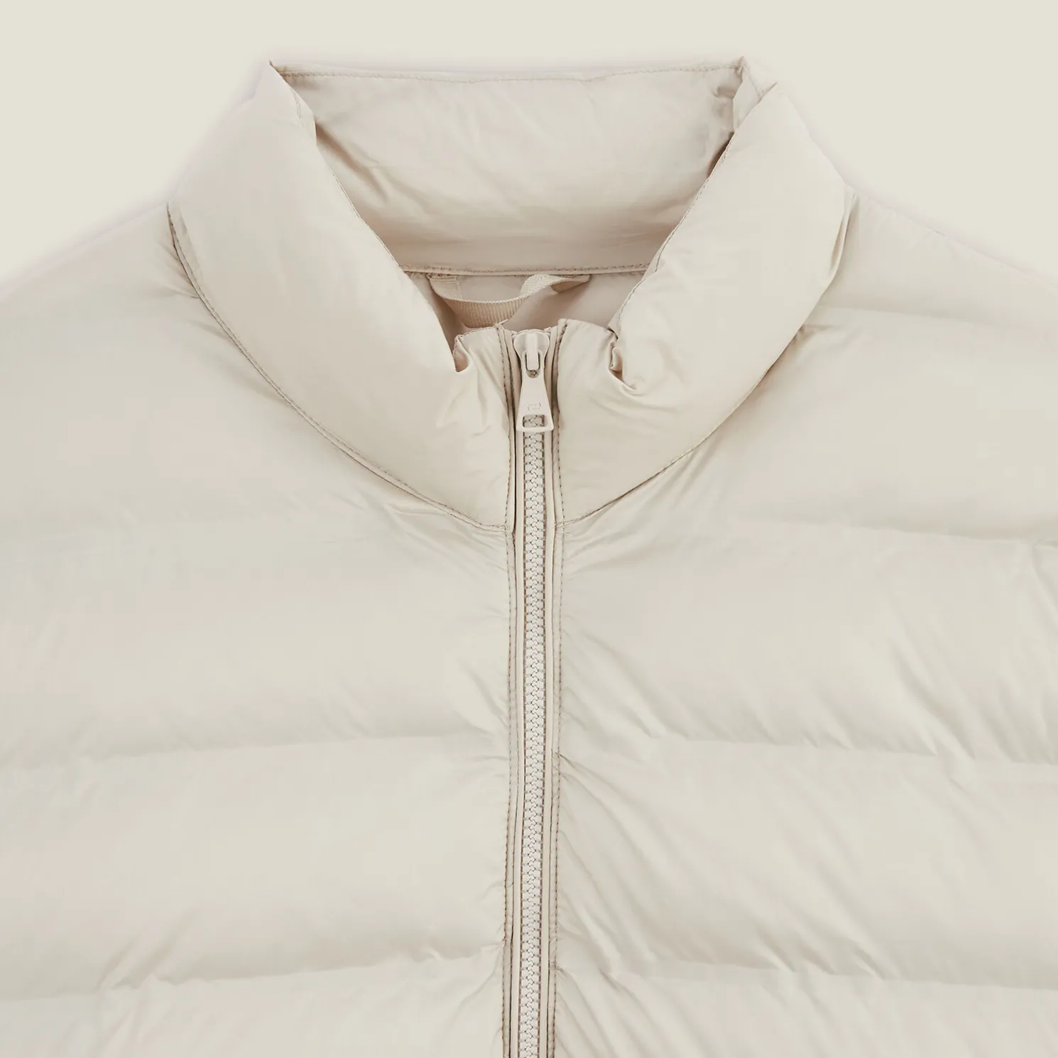 Licht donsjack met opstaande kraag