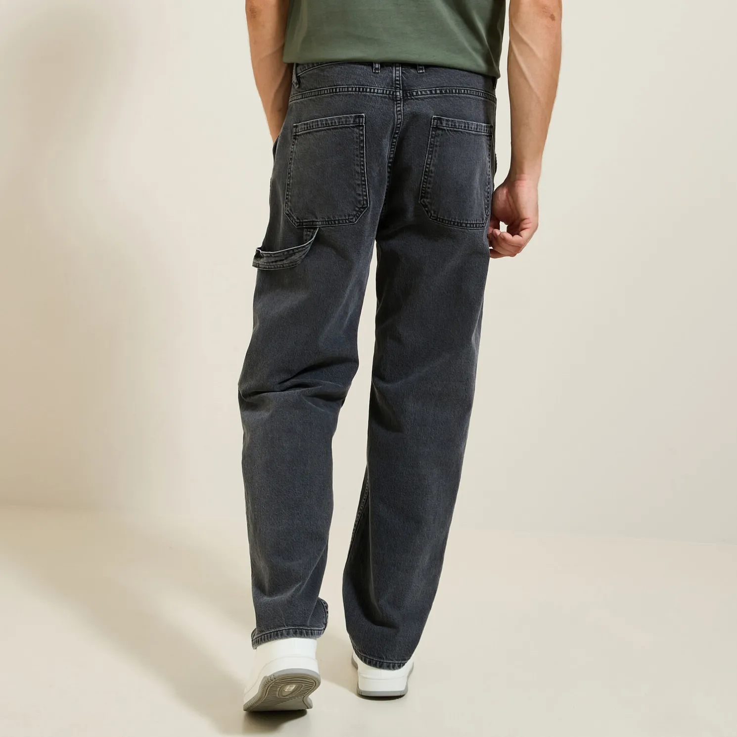 Loose jeans met cut-out details