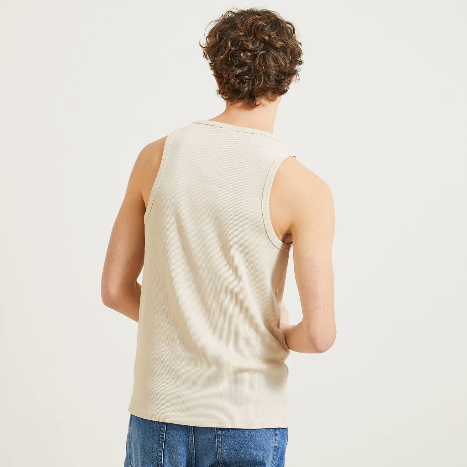 Mouwloos hemdje in 2x2 ribboord