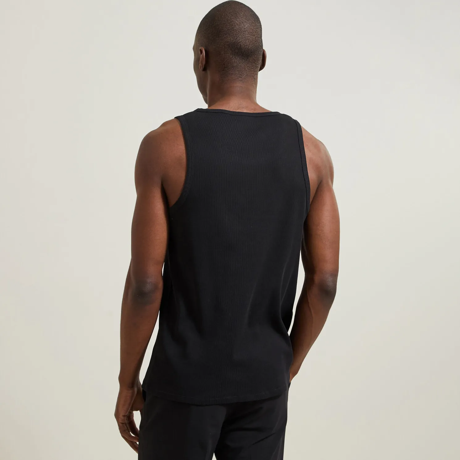 Mouwloos hemdje in 2x2 ribboord