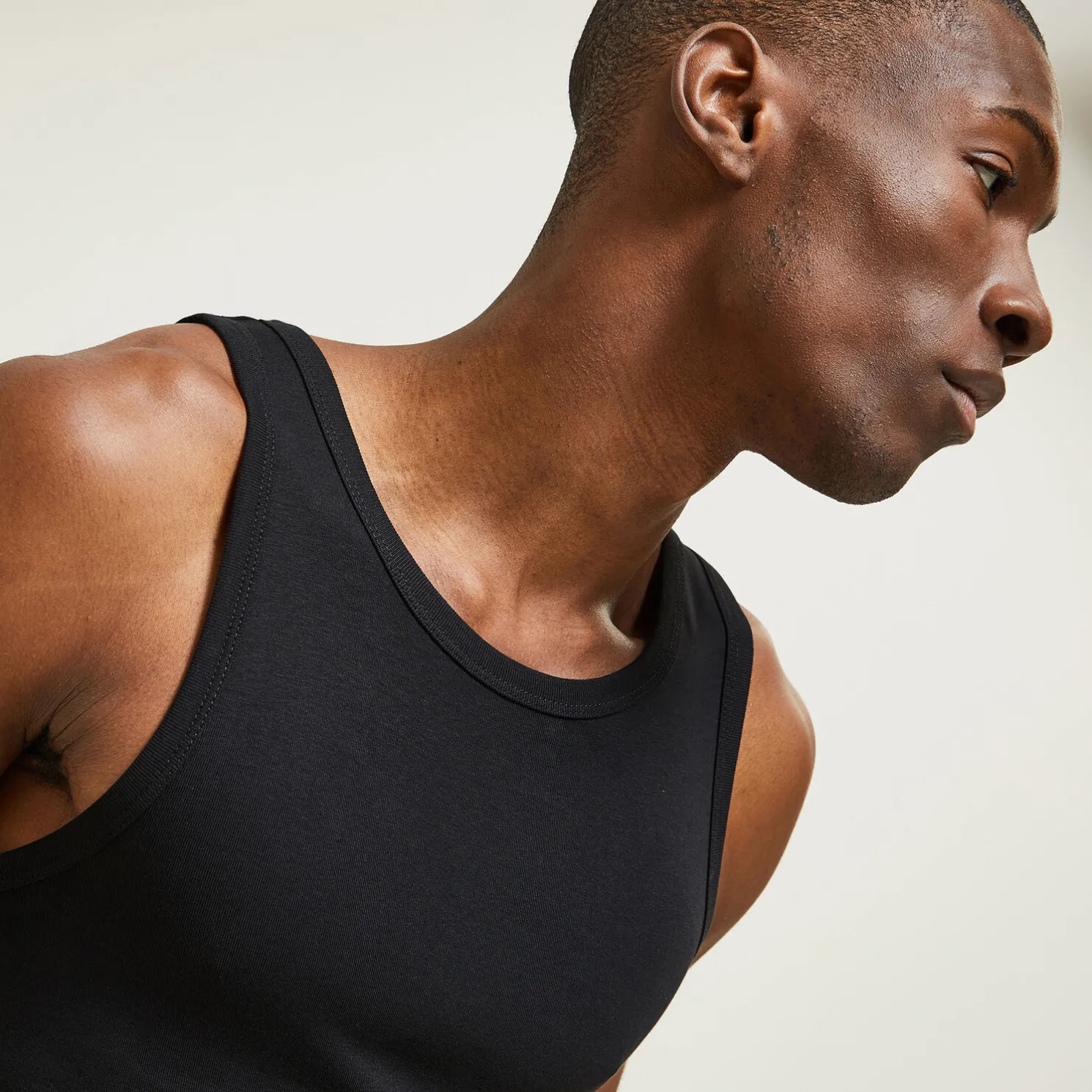 Mouwloos hemdje in 1x1 ribboord