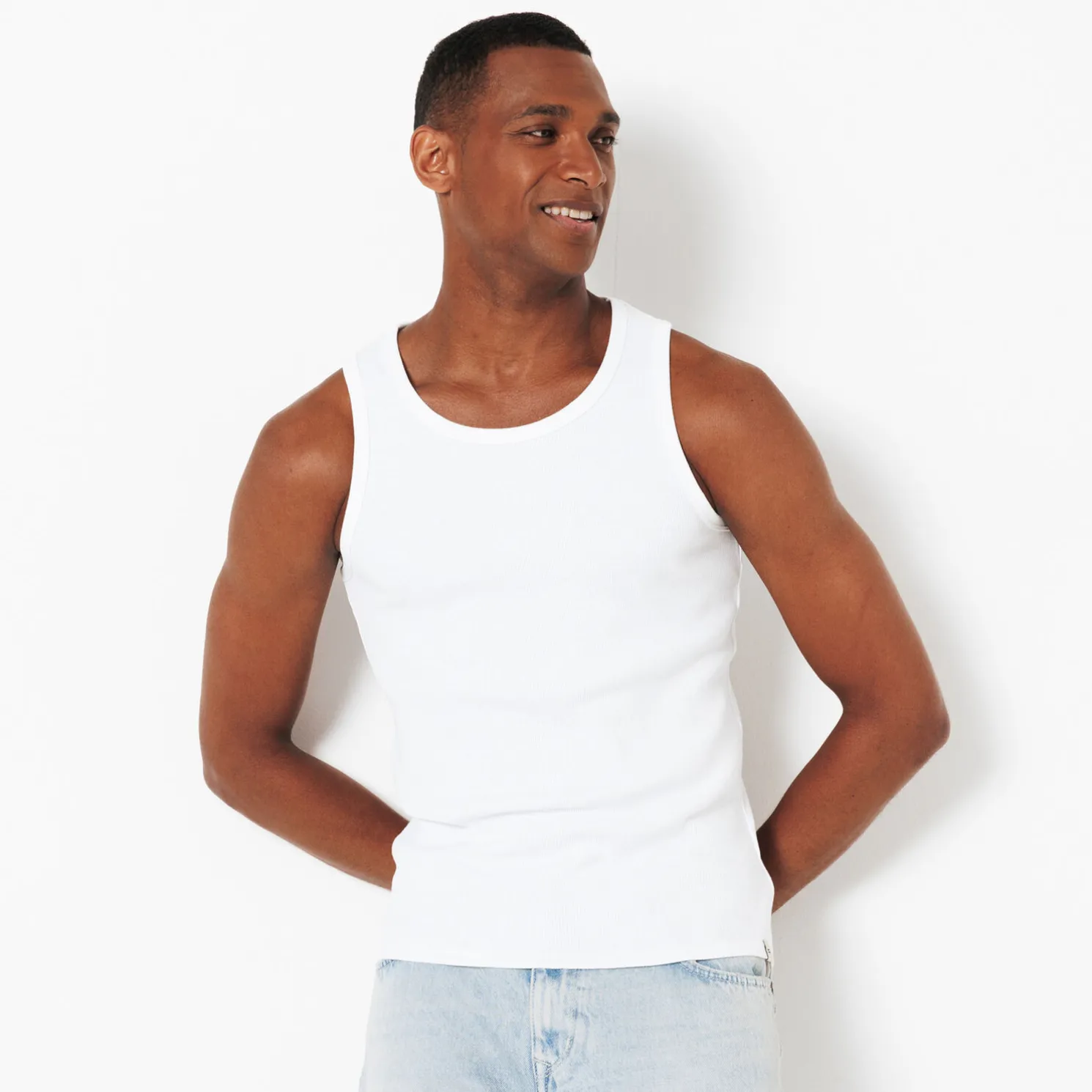 Mouwloos hemdje in 2x2 ribboord