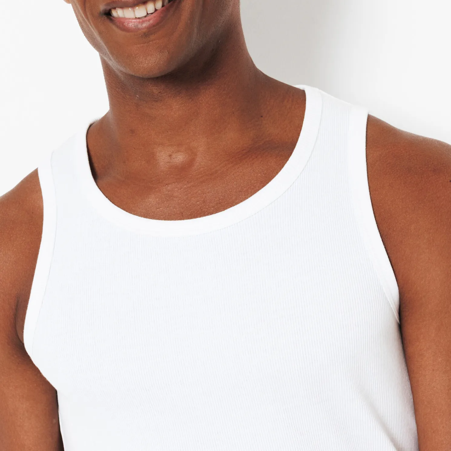 Mouwloos hemdje in 2x2 ribboord