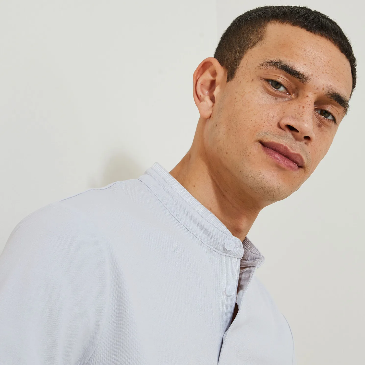 Polo met korte mouwen en mao-kraag in piquékatoen