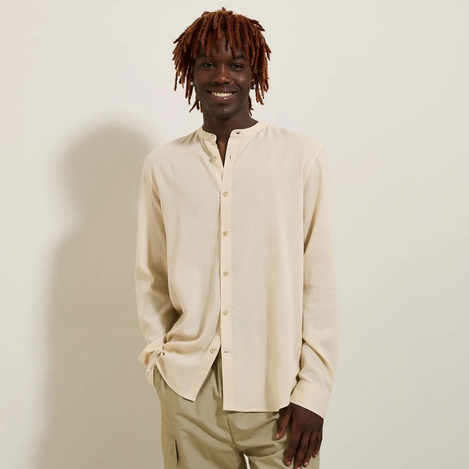 Regular effen hemd in gekreukte stof van katoen en