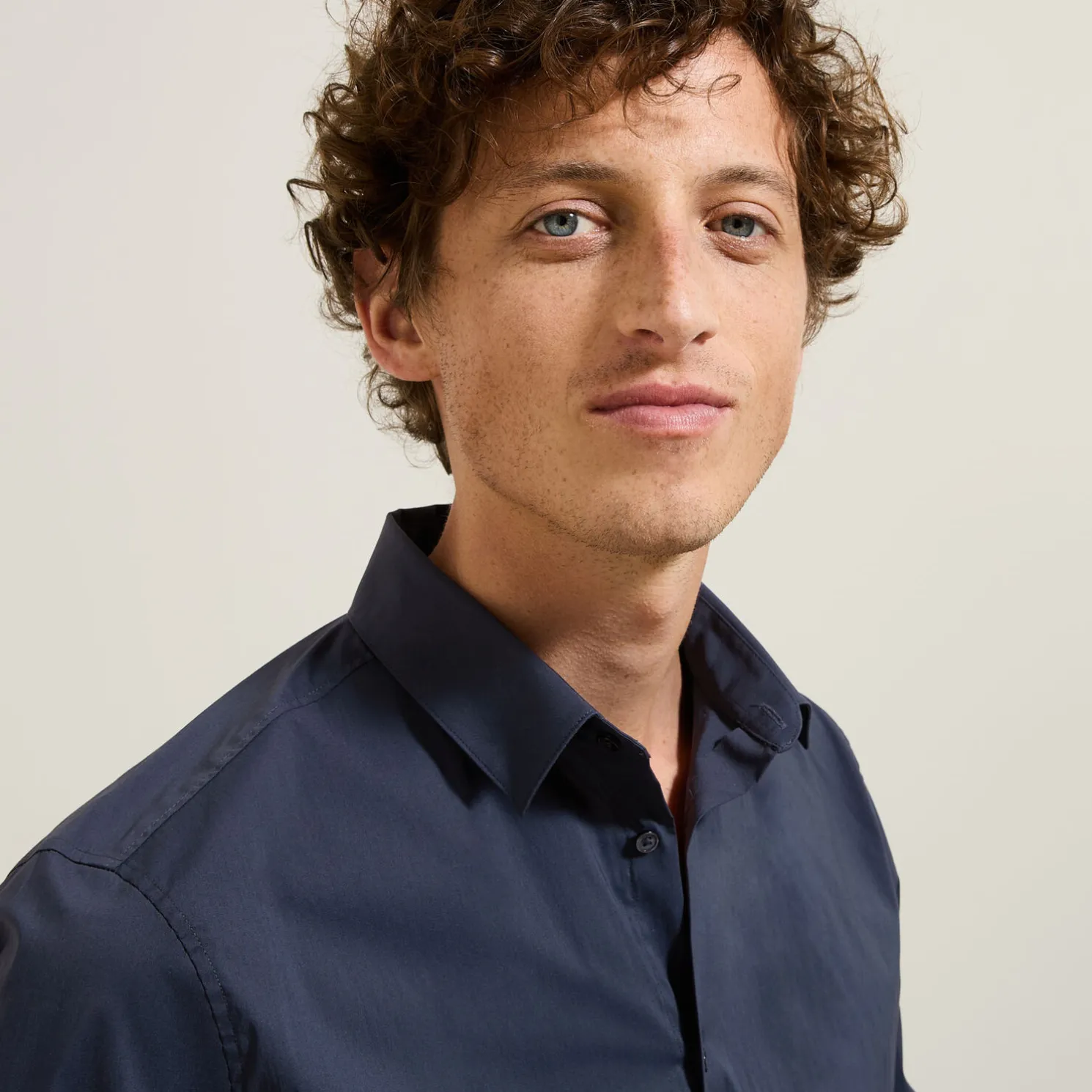 Slim effen hemd in gerecyclede polyamide