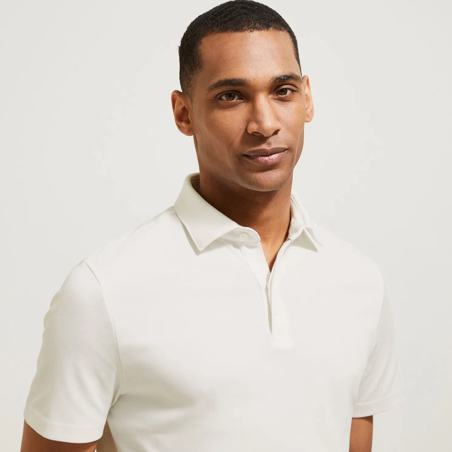 Slim effen polo met korte mouwen en Italiaanse kra