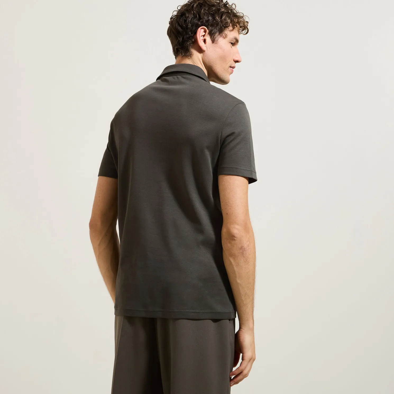 Slim effen polo met korte mouwen en Italiaanse kra