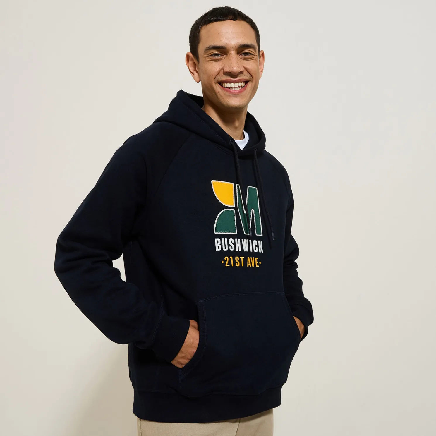 Sweater met kap, patch en borduursel vooraan