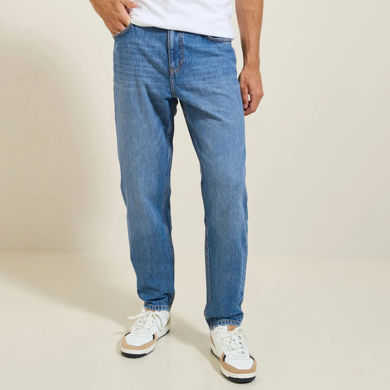 Tapered jeans
