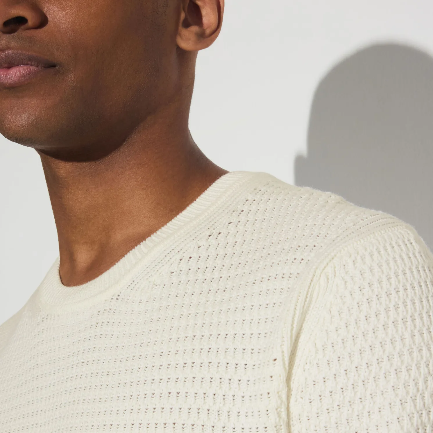 Trui met ronde hals en reliëfsteken