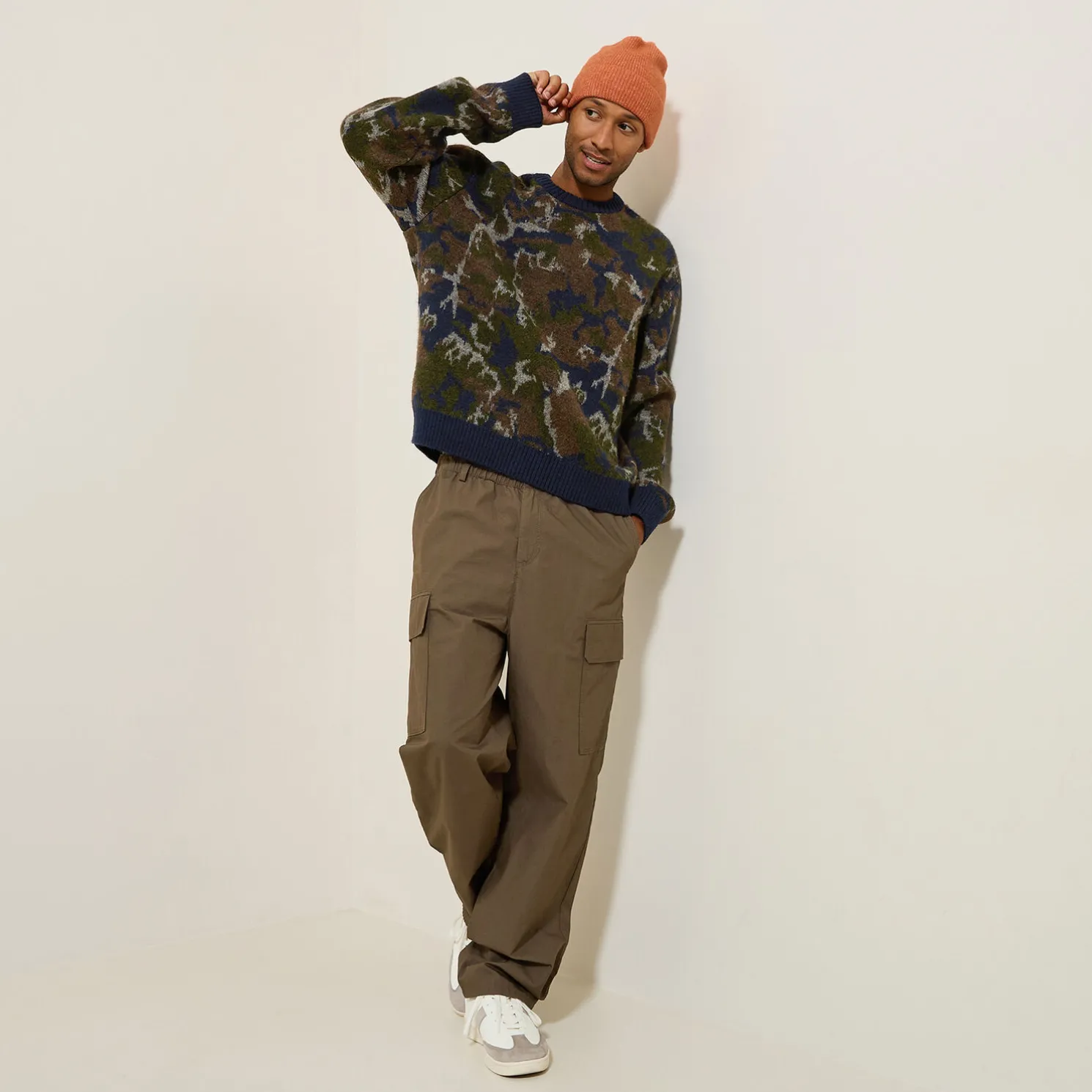 Trui met ronde hals en camouflagejacquard