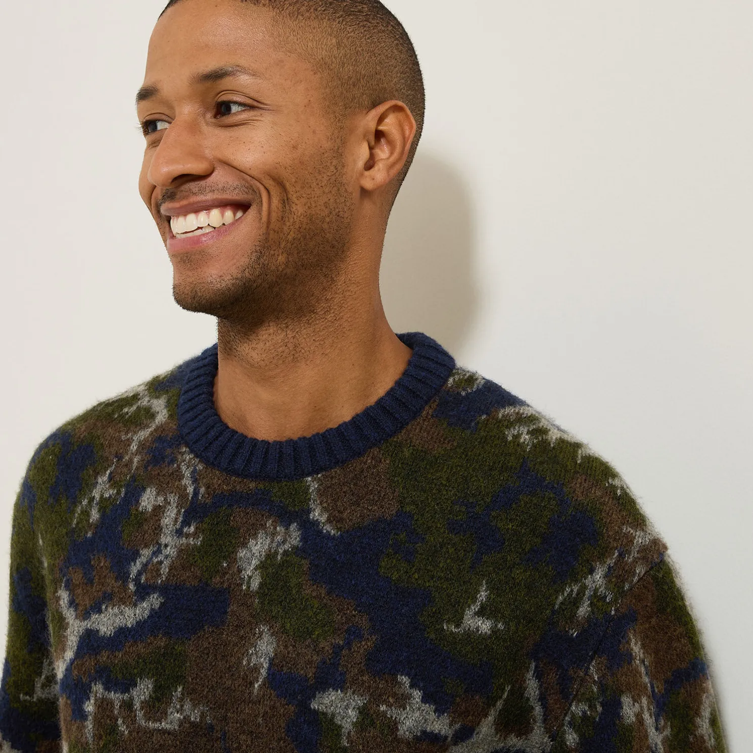 Trui met ronde hals en camouflagejacquard