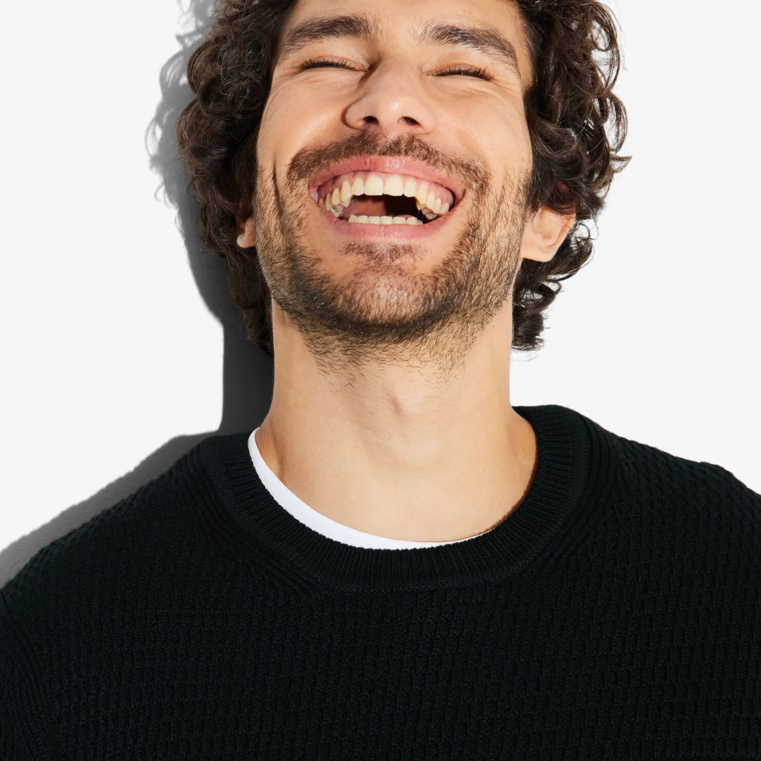 Trui met ronde hals en reliëfsteken