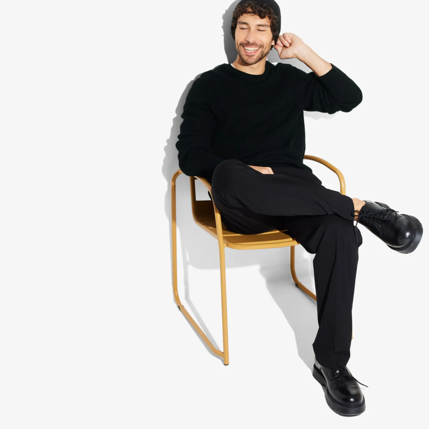 Trui met ronde hals en reliëfsteken