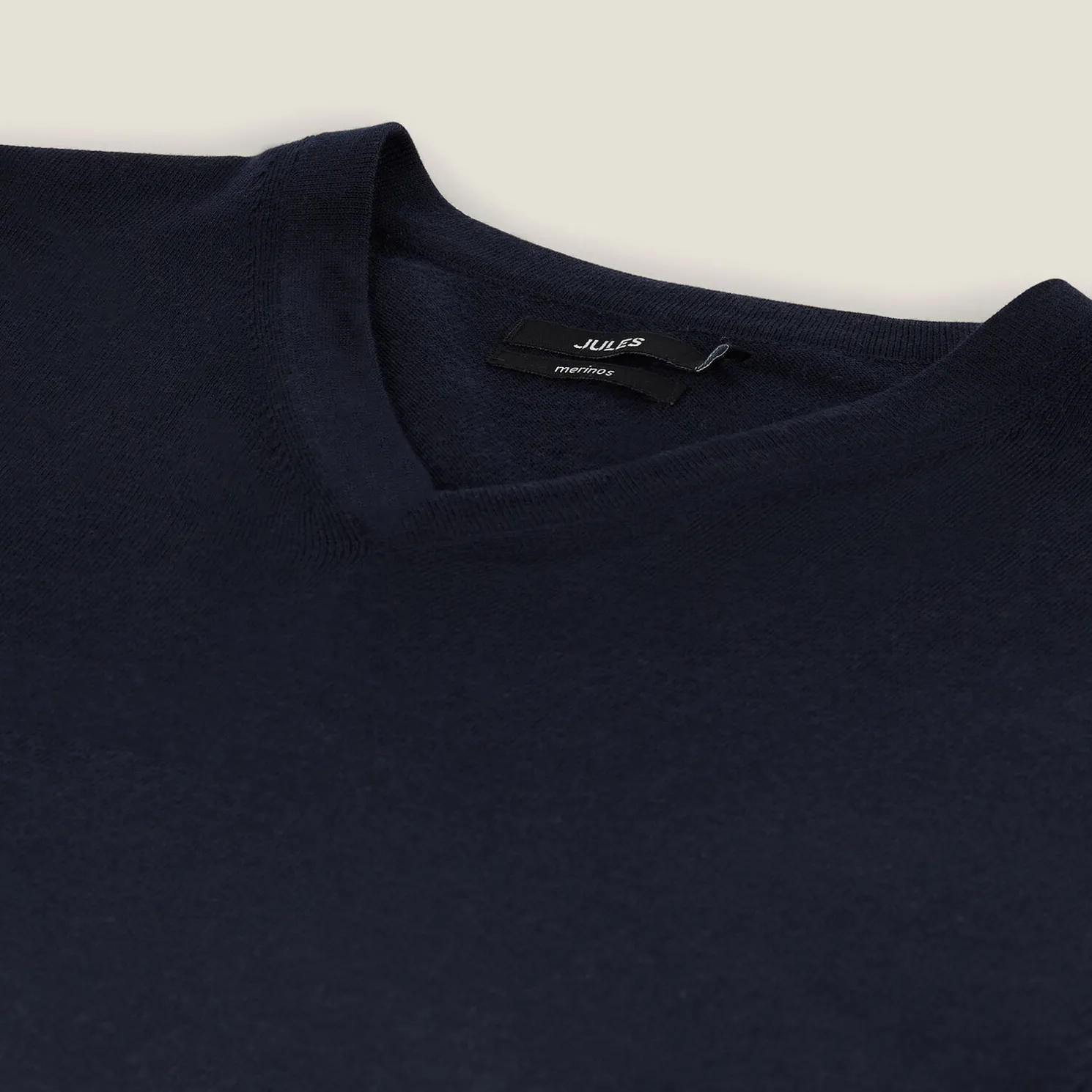 Trui met V-kraag in merinoswol