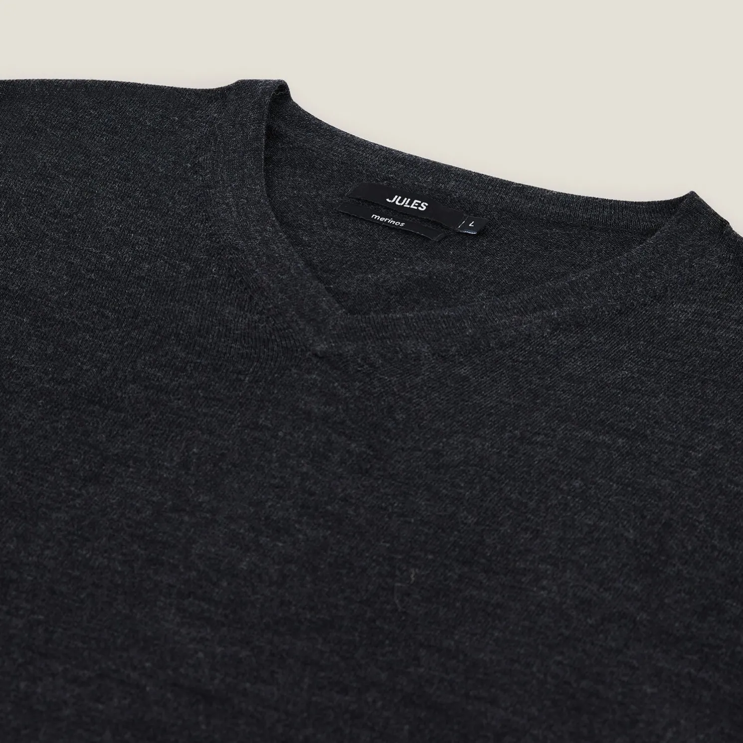 Trui met V-kraag in merinoswol