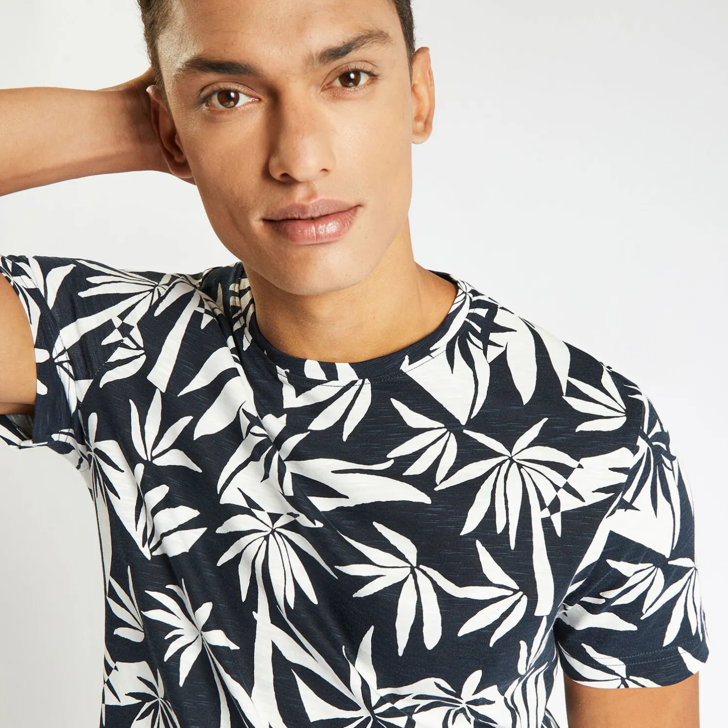 T-shirt met bladprintn