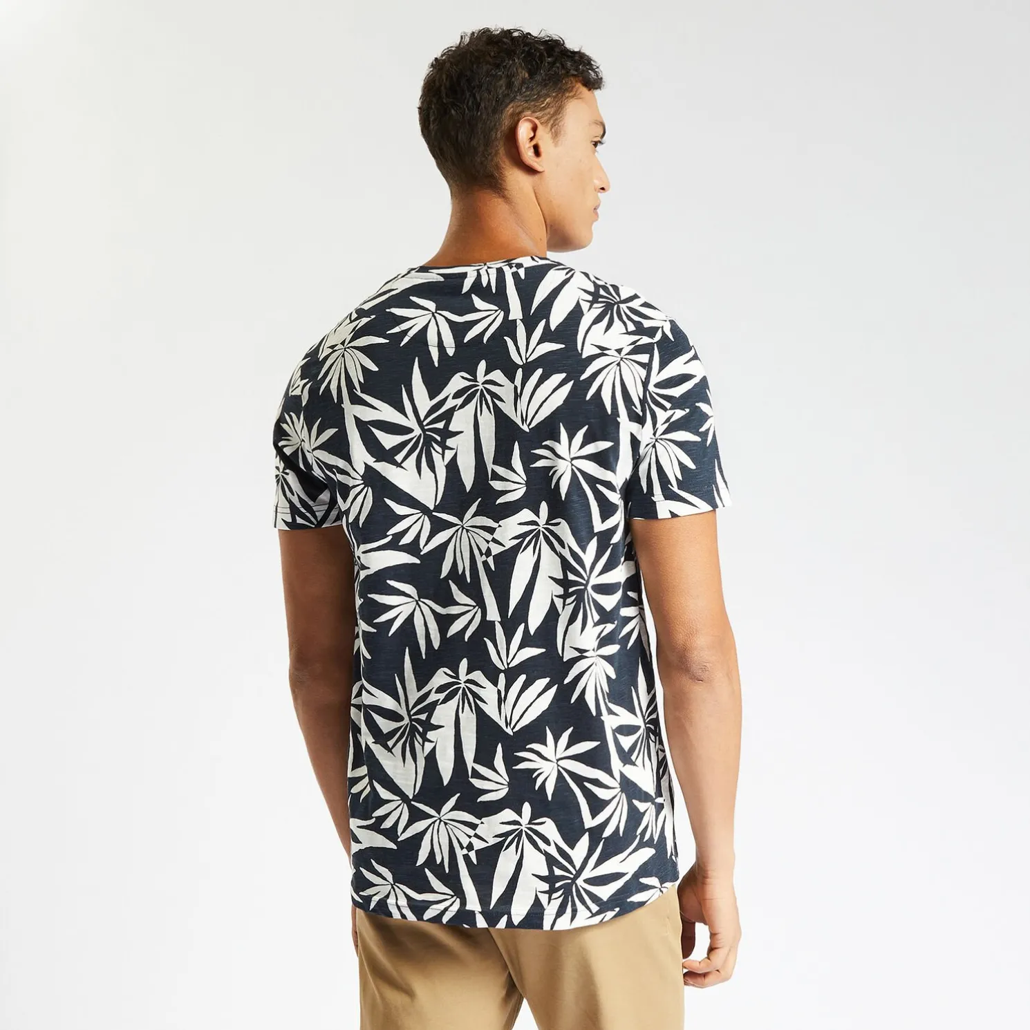 T-shirt met bladprintn