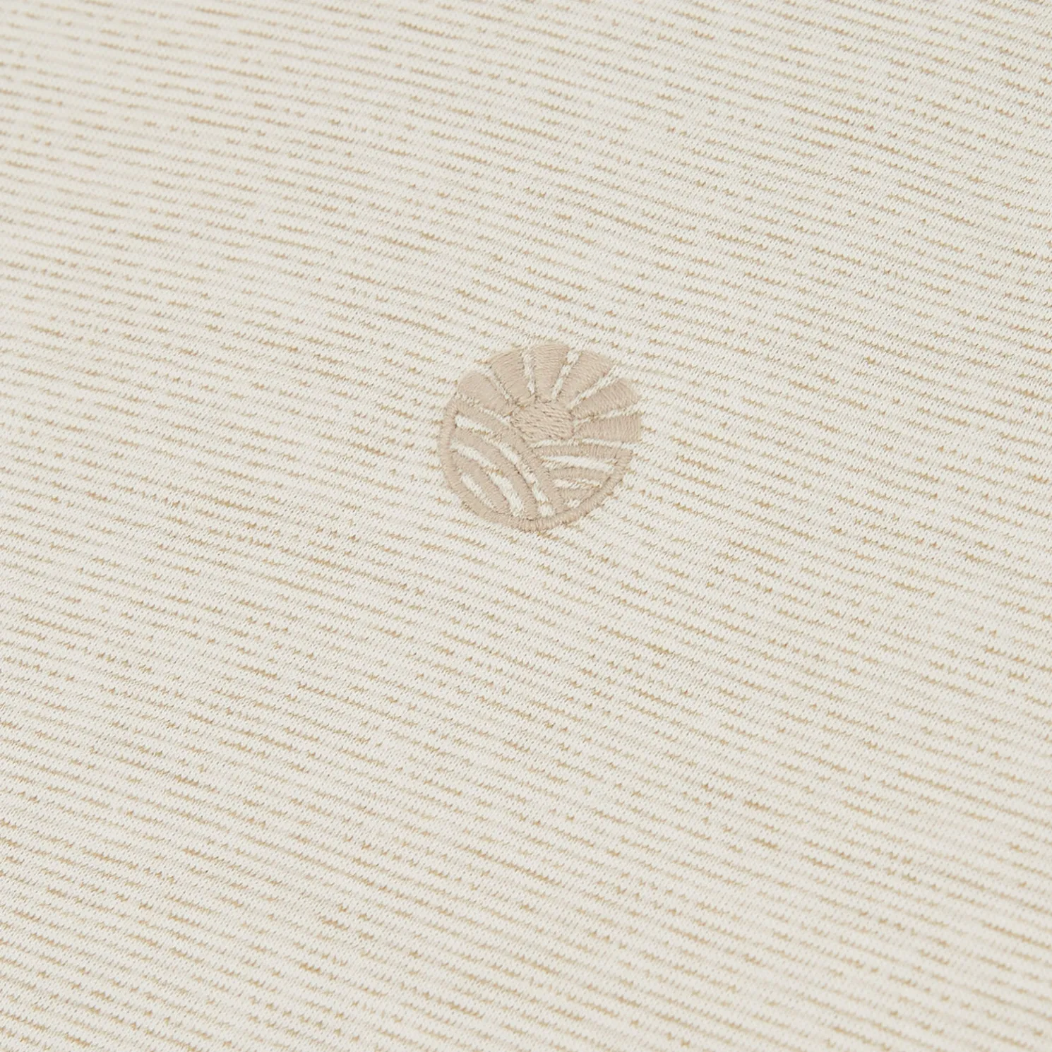 T-shirt met microstrepen en borduursel op de borst