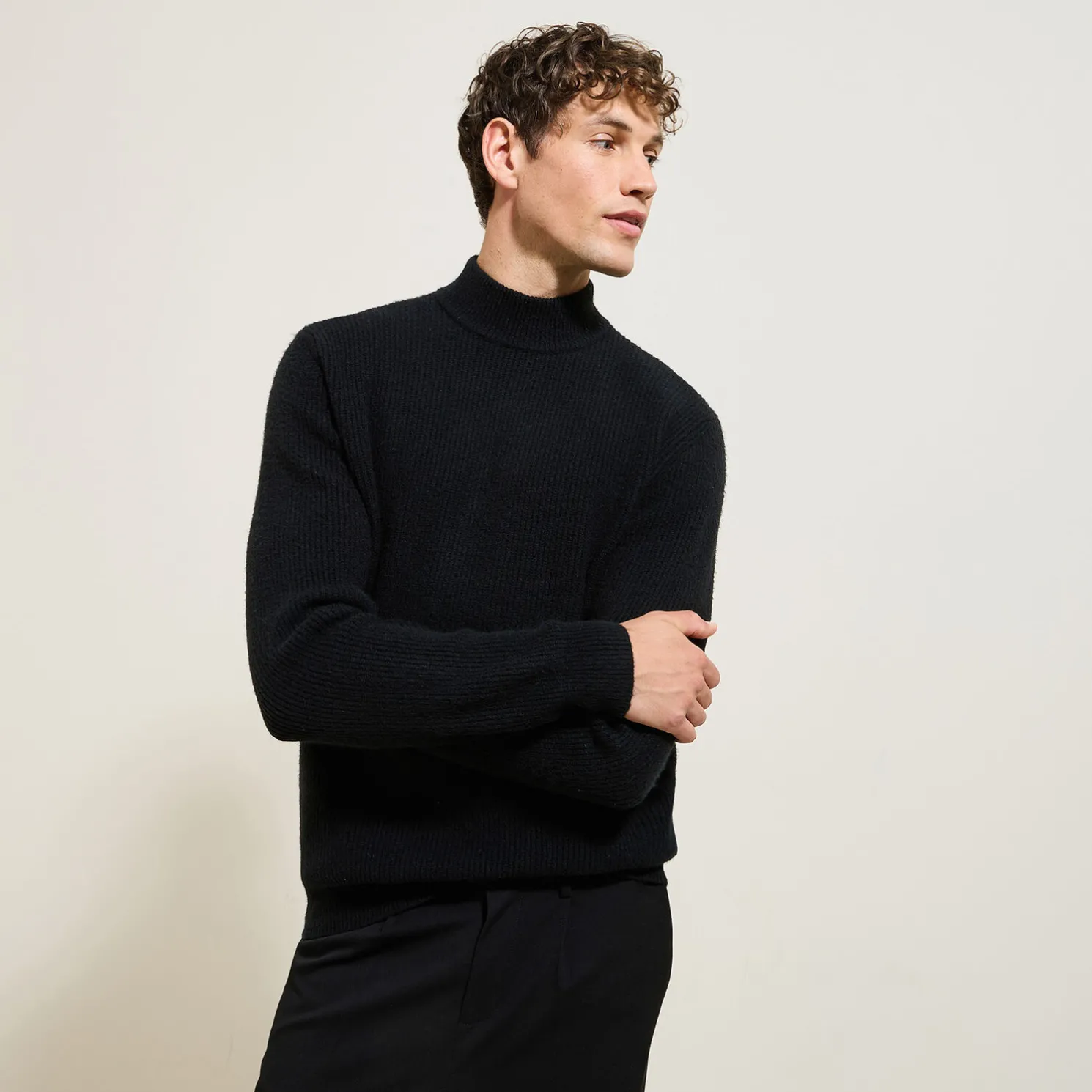 Zachte trui met schoorsteenkraag