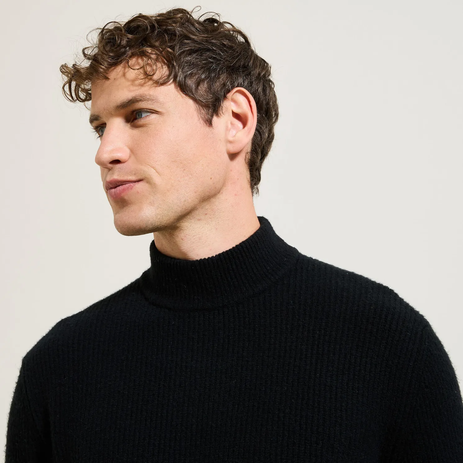 Zachte trui met schoorsteenkraag