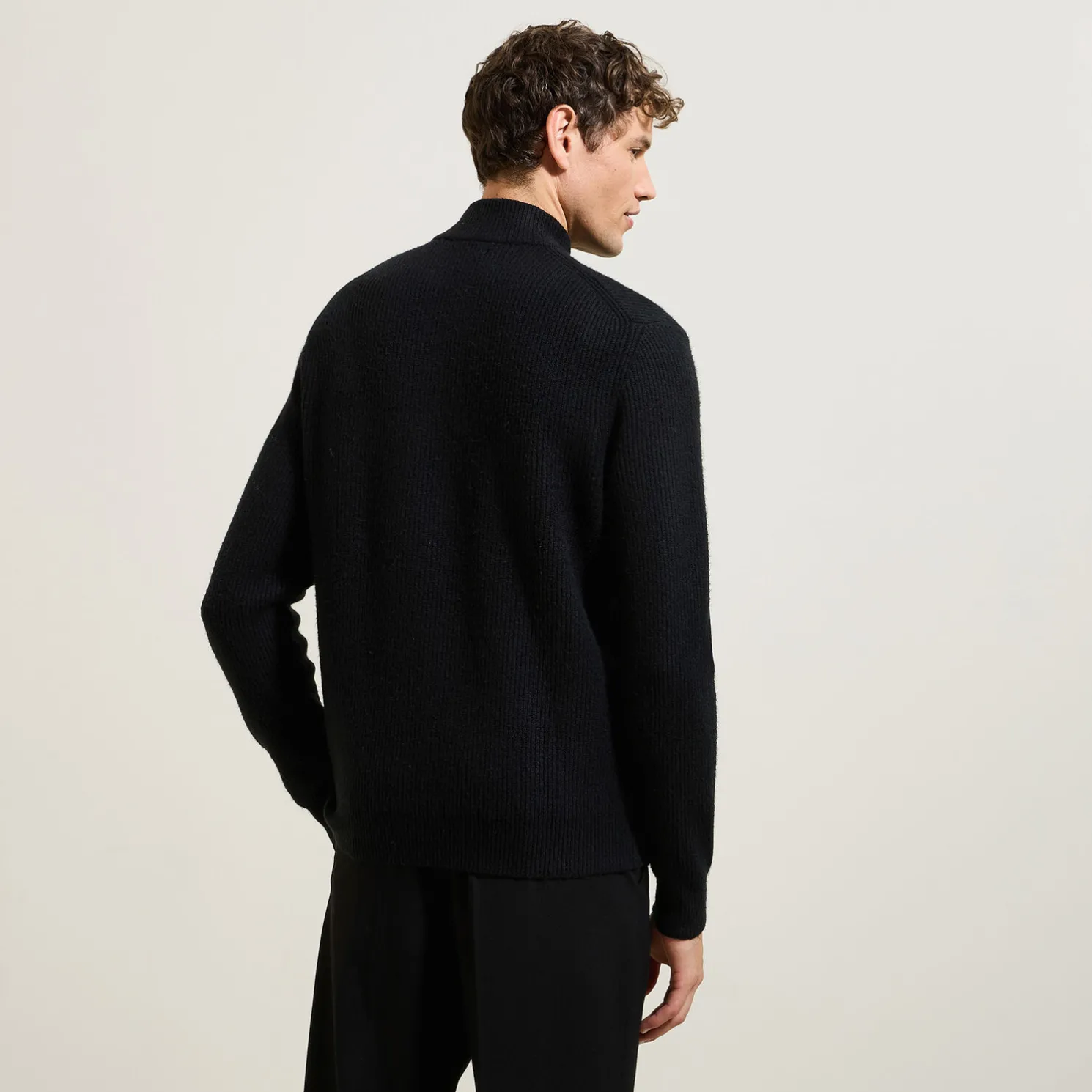 Zachte trui met schoorsteenkraag