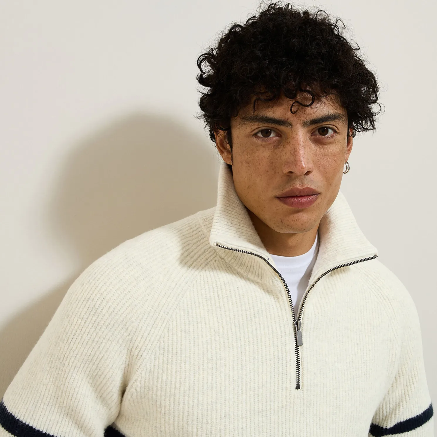 Zachte trui met truckerskraag